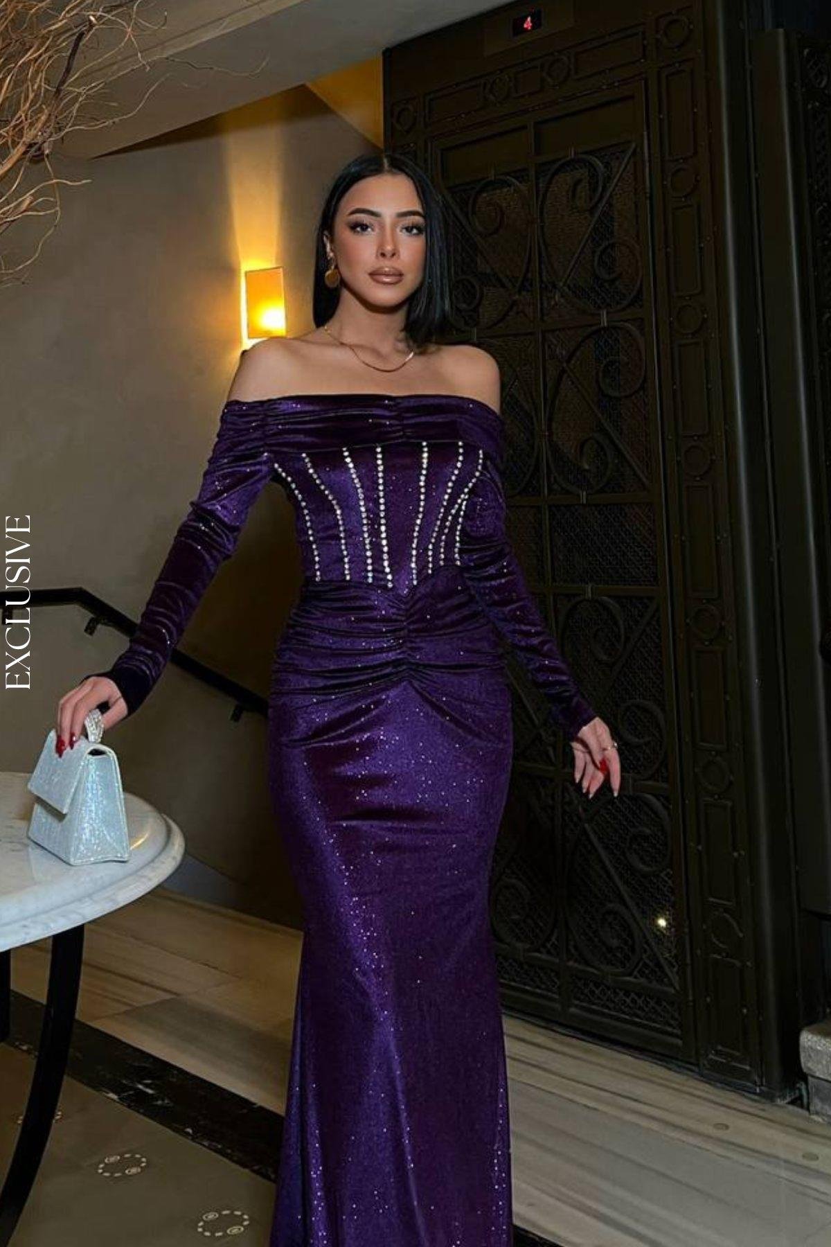 Omuz Dekolte Balık Model Simli Kadife Abiye Elbise Mor