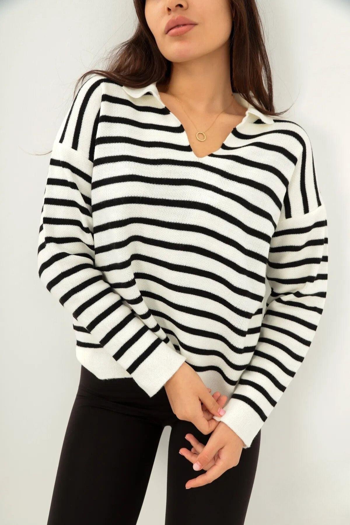 Polo Yaka Çizgi Desenli Salaş Triko Bluz Beyaz