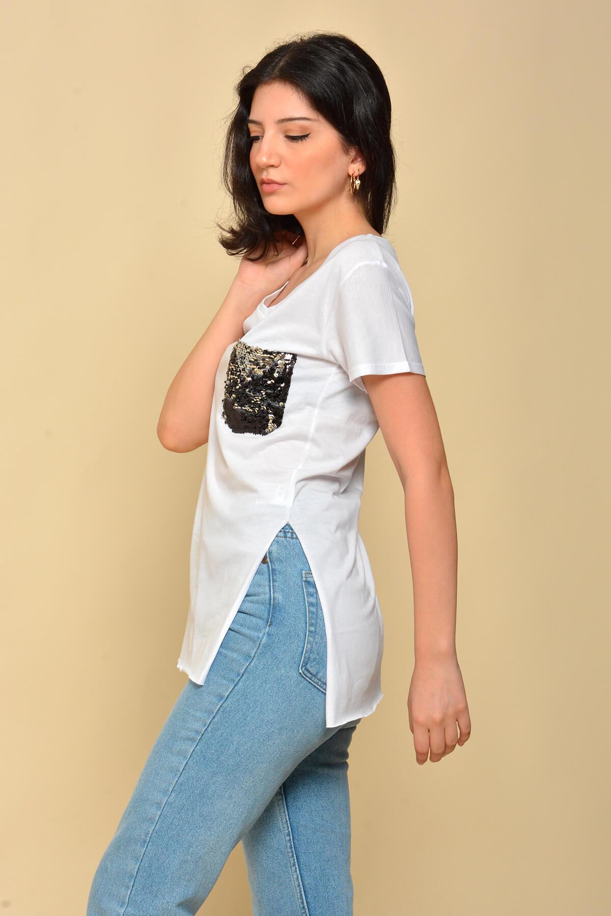 Pul Cepli V Yaka Beyaz T-Shirt