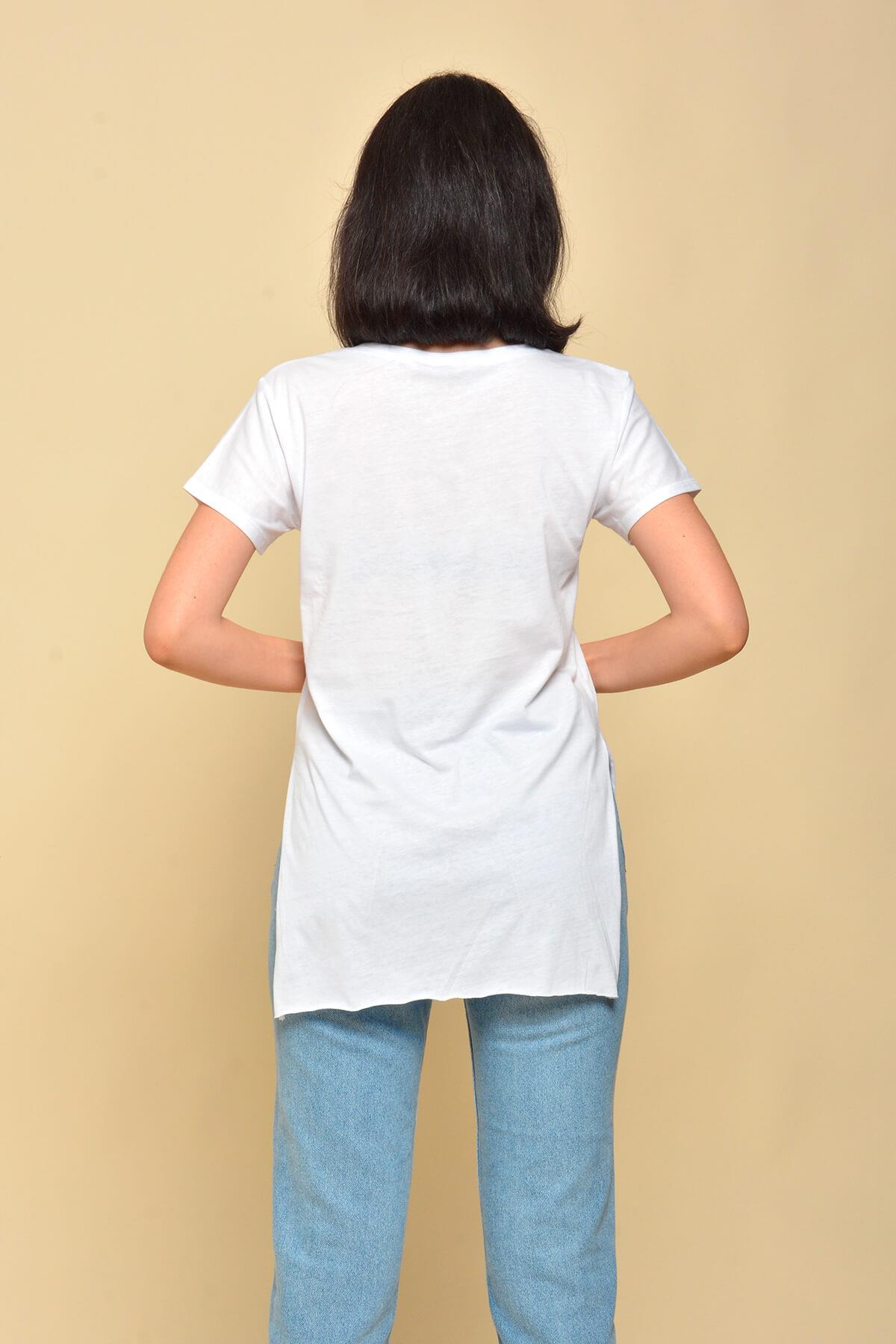 Pul Cepli V Yaka Beyaz T-Shirt