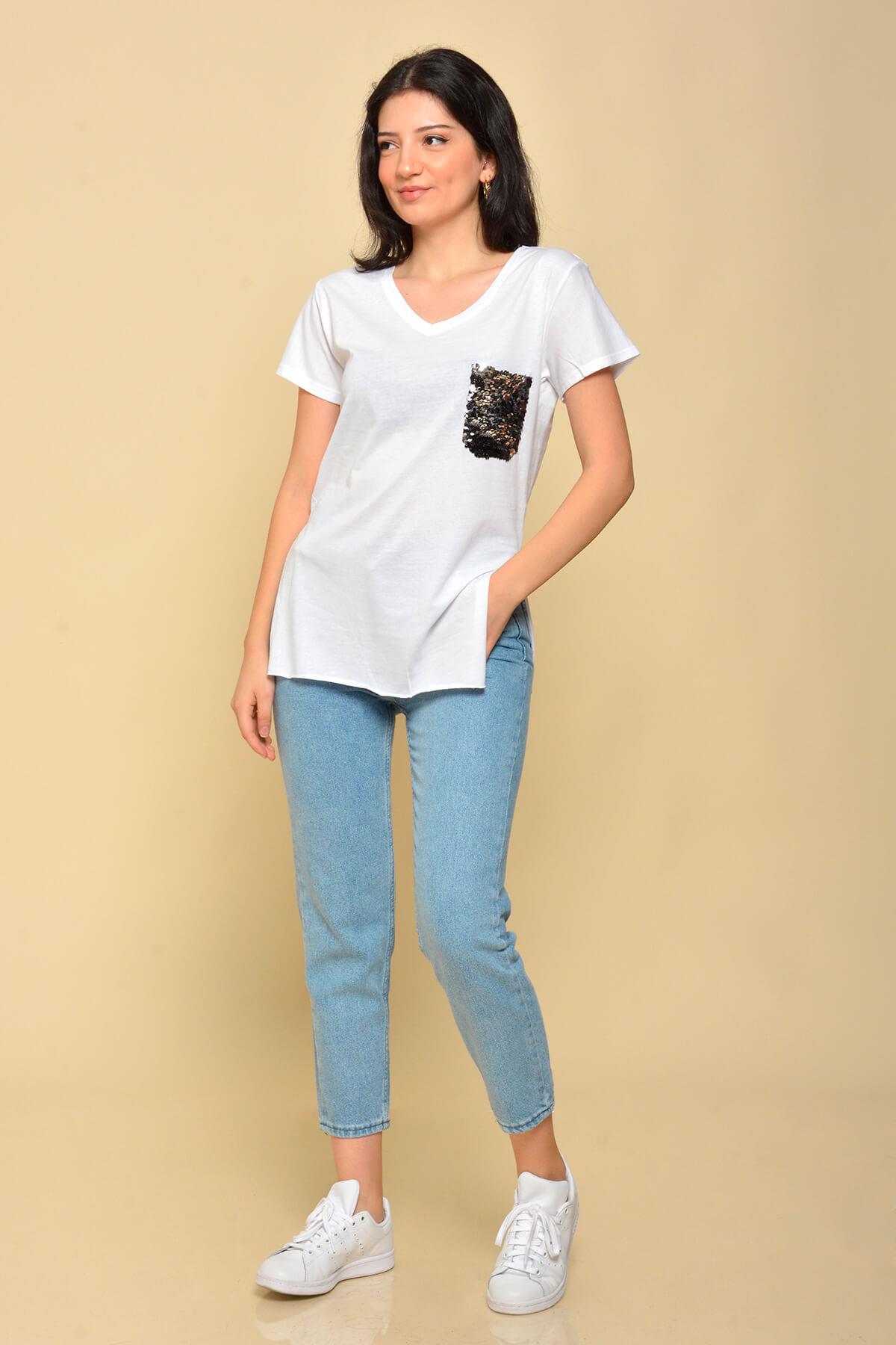 Pul Cepli V Yaka Beyaz T-Shirt