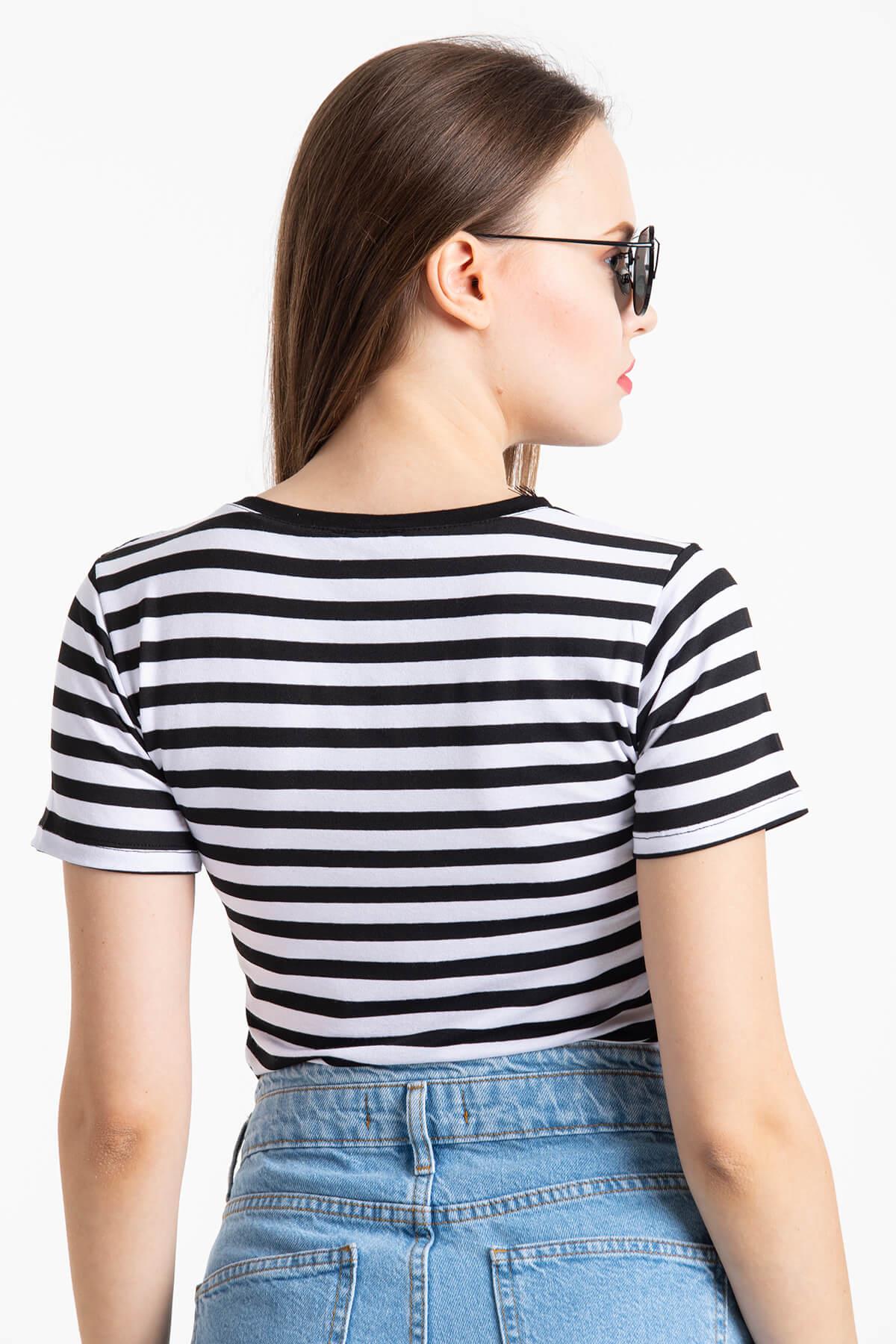 V Yaka Dantelli T-Shirt
