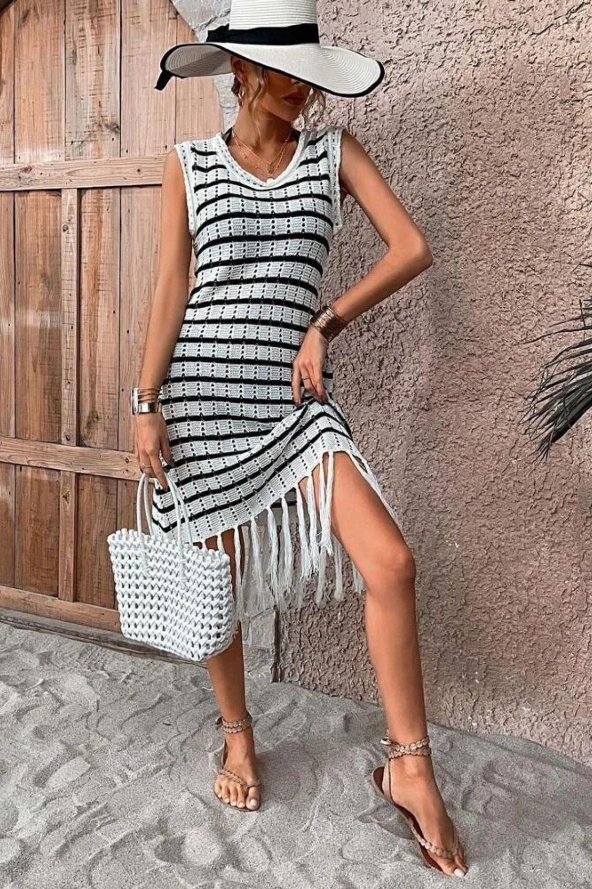 V Yaka Eteği Püsküllü Triko Elbise Beyaz