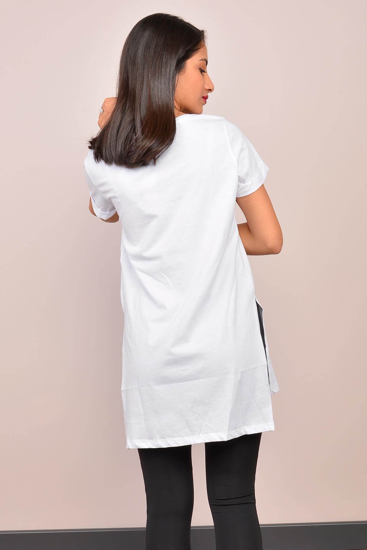 V Yaka Yırtmaçlı Basic T-Shirt