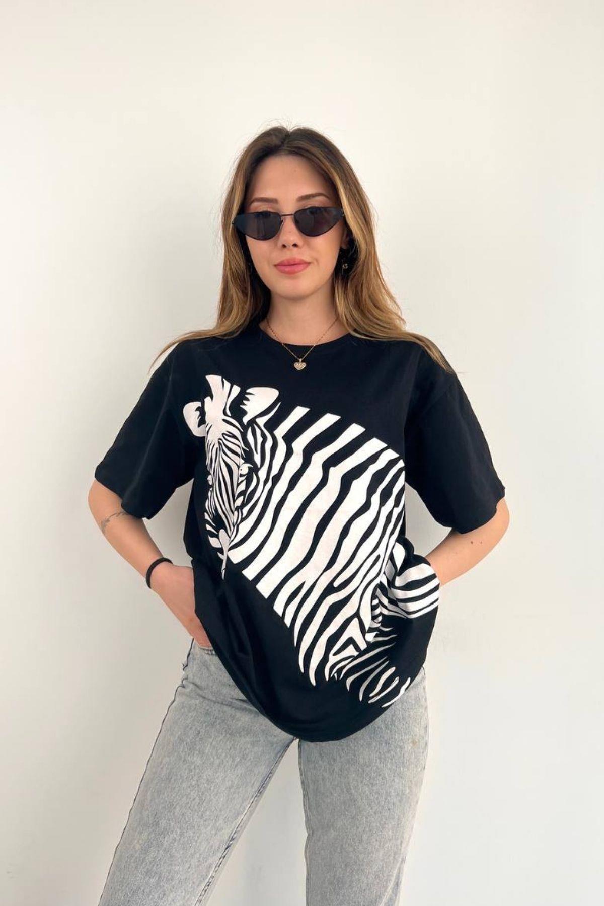 Zebra Baskılı Basic Kısa Kollu T-Shirt Siyah