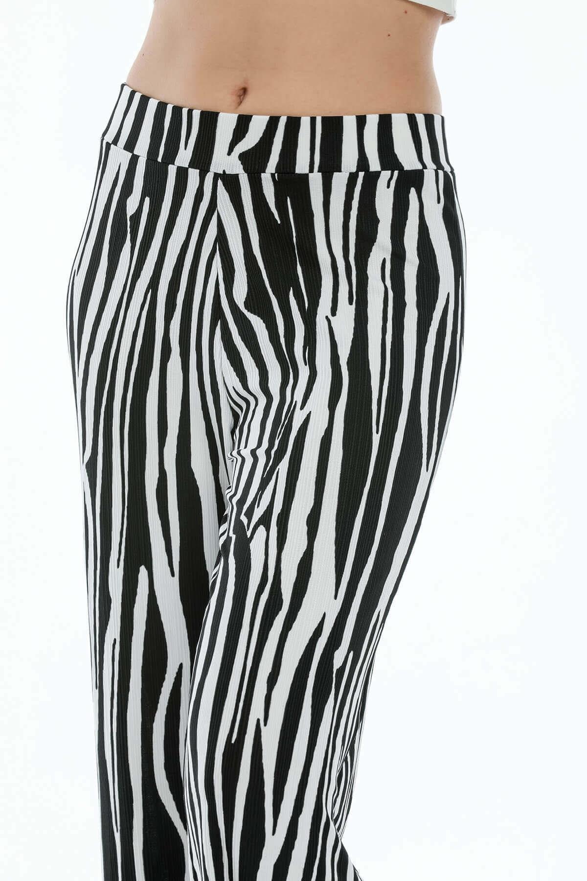 Zebra Desenli Bol Pantolon Beyaz