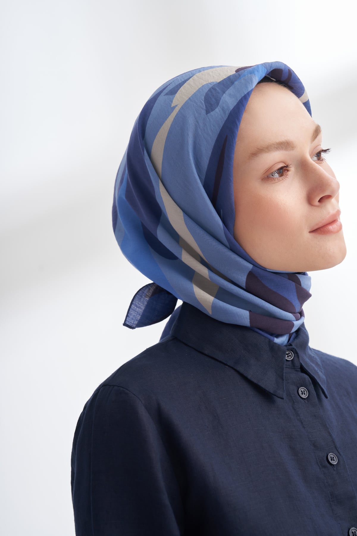 BLOOM FLOW DESEN THE TENCEL EDIT EŞARP - LACİVERT - İNDİGO
