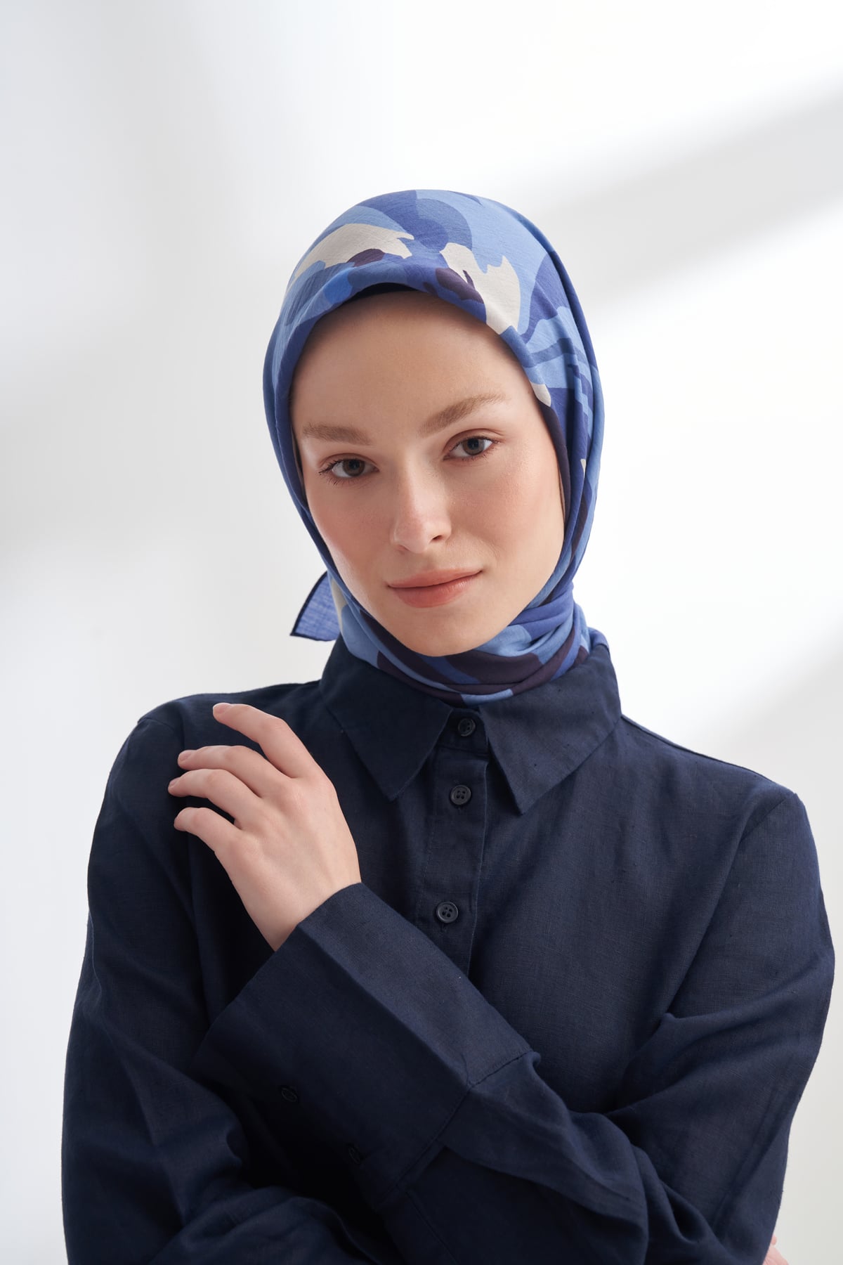 BLOOM FLOW DESEN THE TENCEL EDIT EŞARP - LACİVERT - İNDİGO