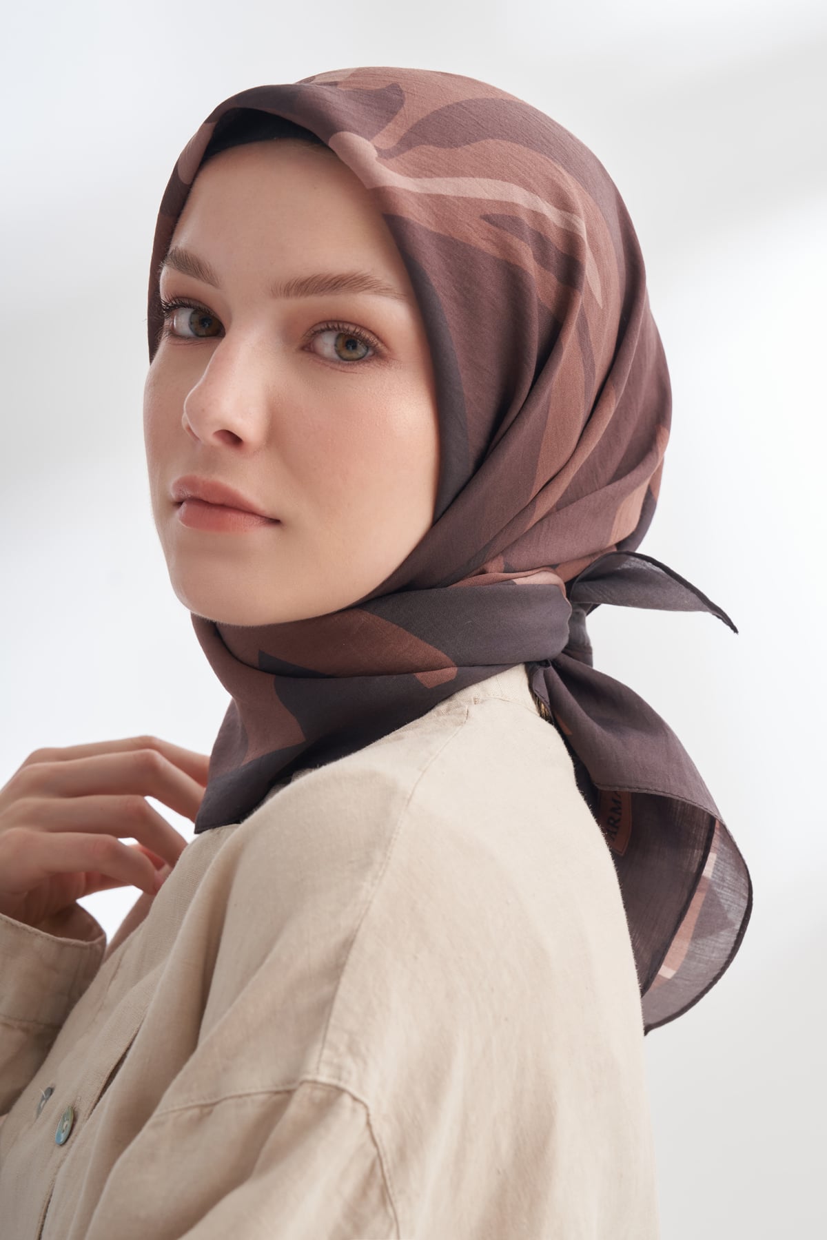 BLOOM FLOW DESEN THE TENCEL EDIT EŞARP - BİTTER