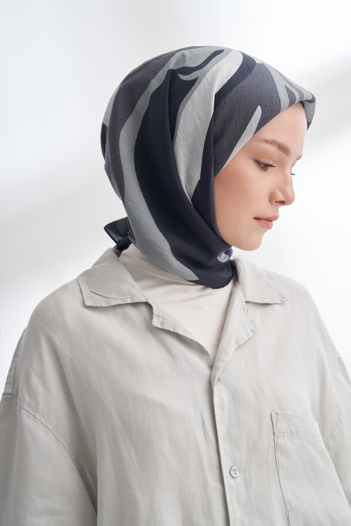 BLOOM FLOW DESEN THE TENCEL EDIT EŞARP - GECE MAVİSİ