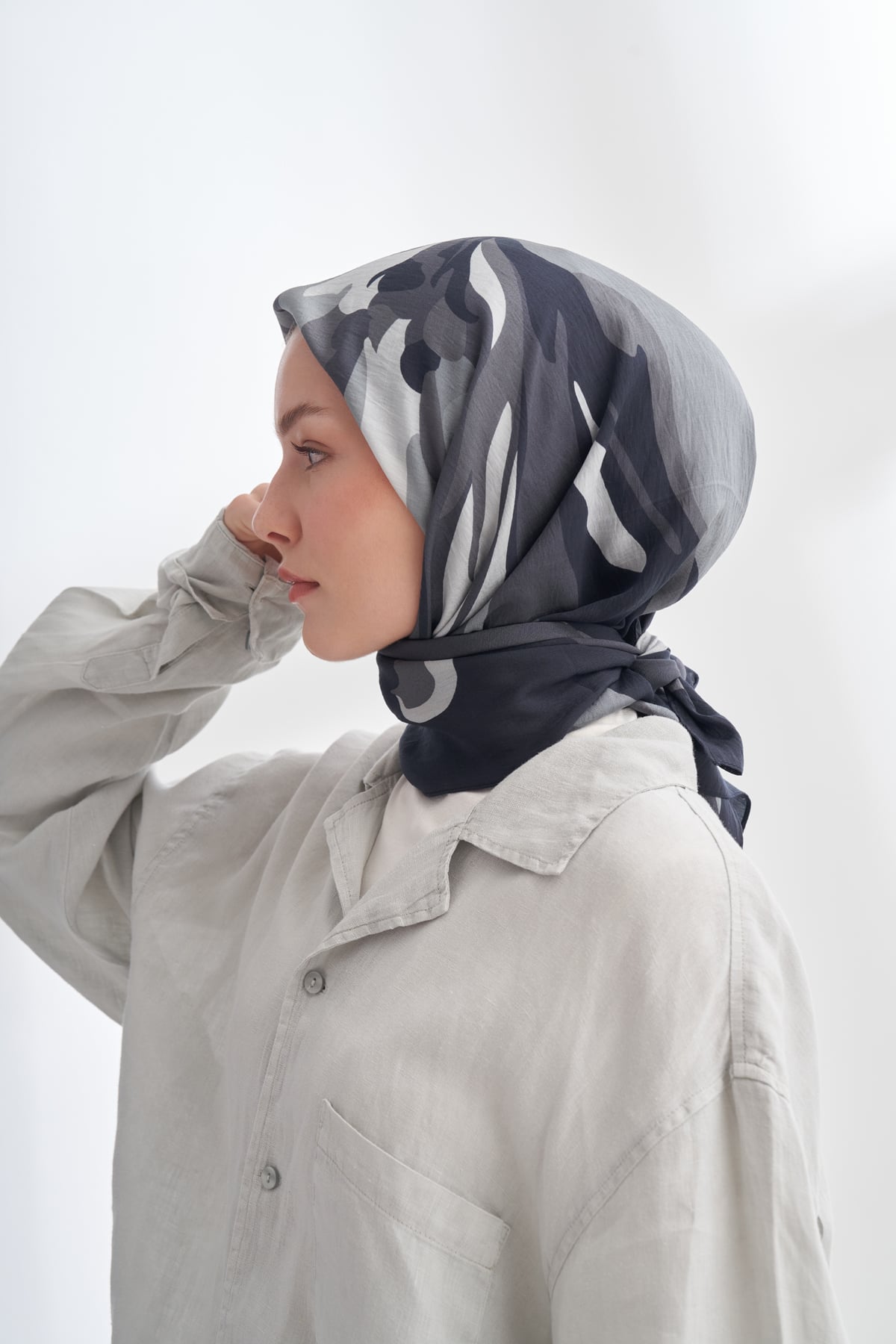 BLOOM FLOW DESEN THE TENCEL EDIT EŞARP - GECE MAVİSİ