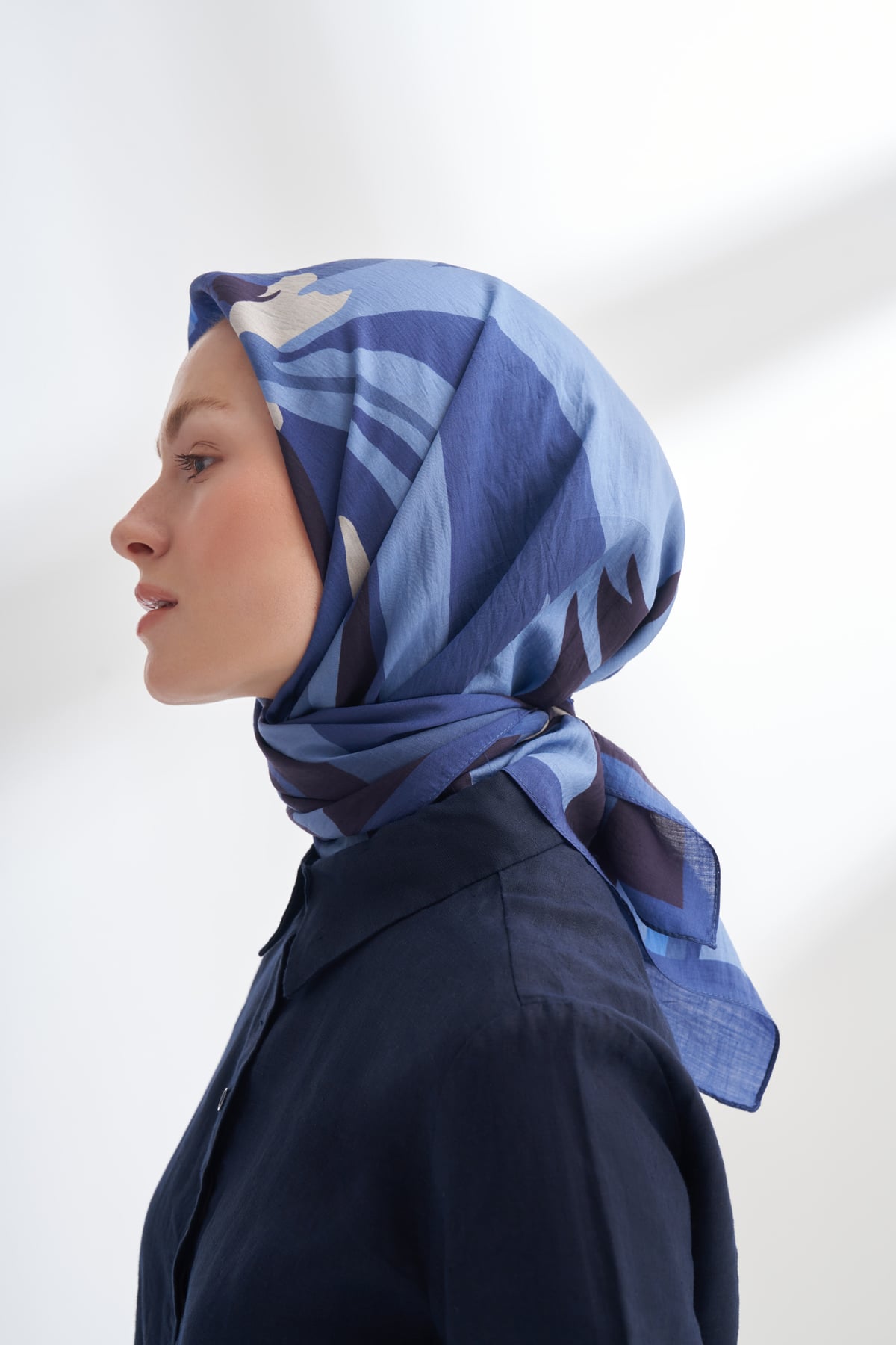 BLOOM FLOW DESEN THE TENCEL EDIT EŞARP - LACİVERT - İNDİGO