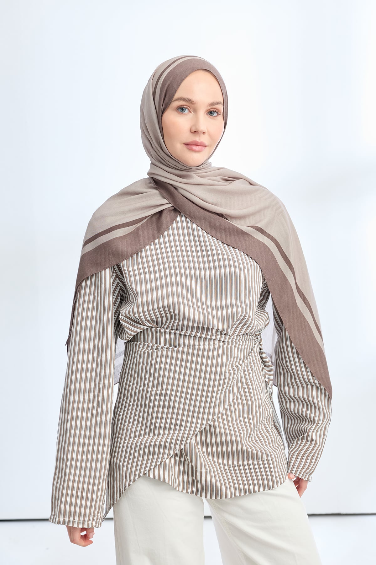 ELEGANT HARMONY FRAME DESEN ŞAL - AÇIK VİZON