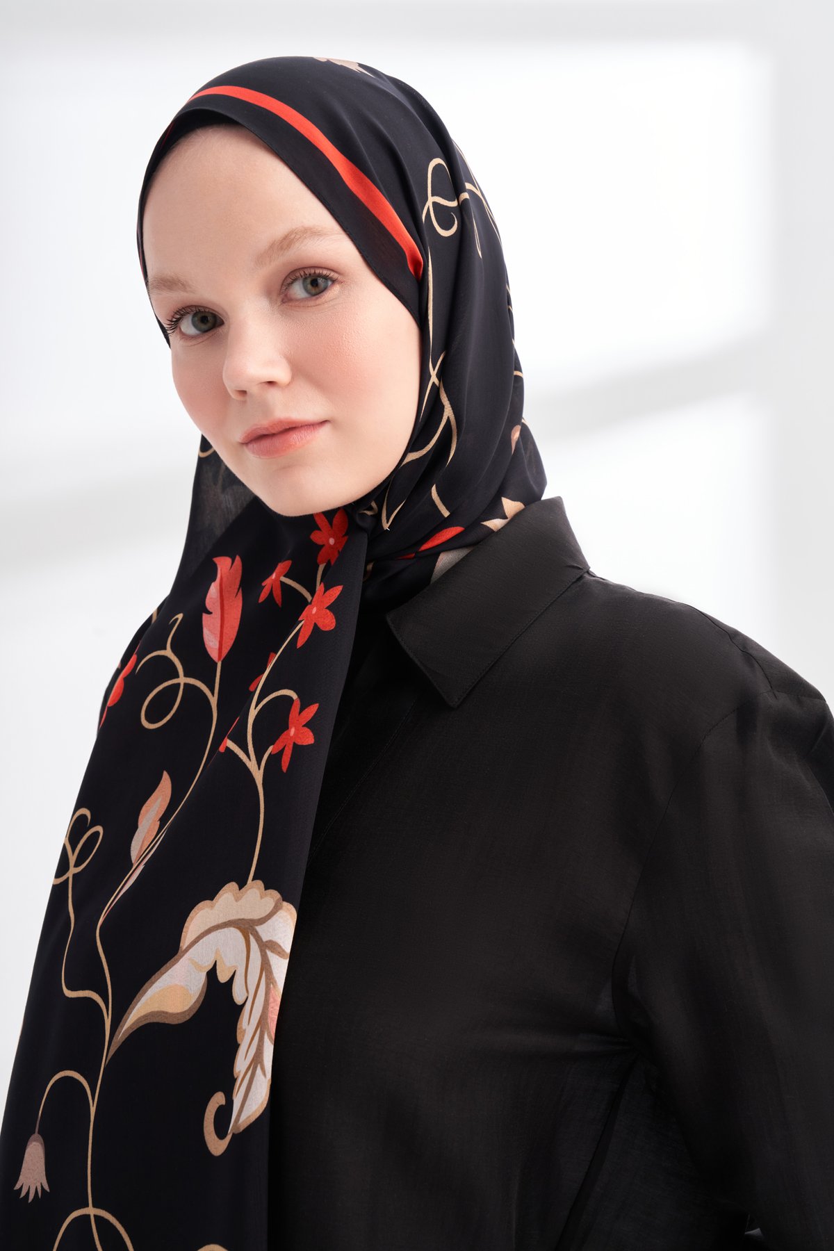 FLORAL ARCHIVE FIORA DESEN ŞAL - SİYAH - KIRMIZI