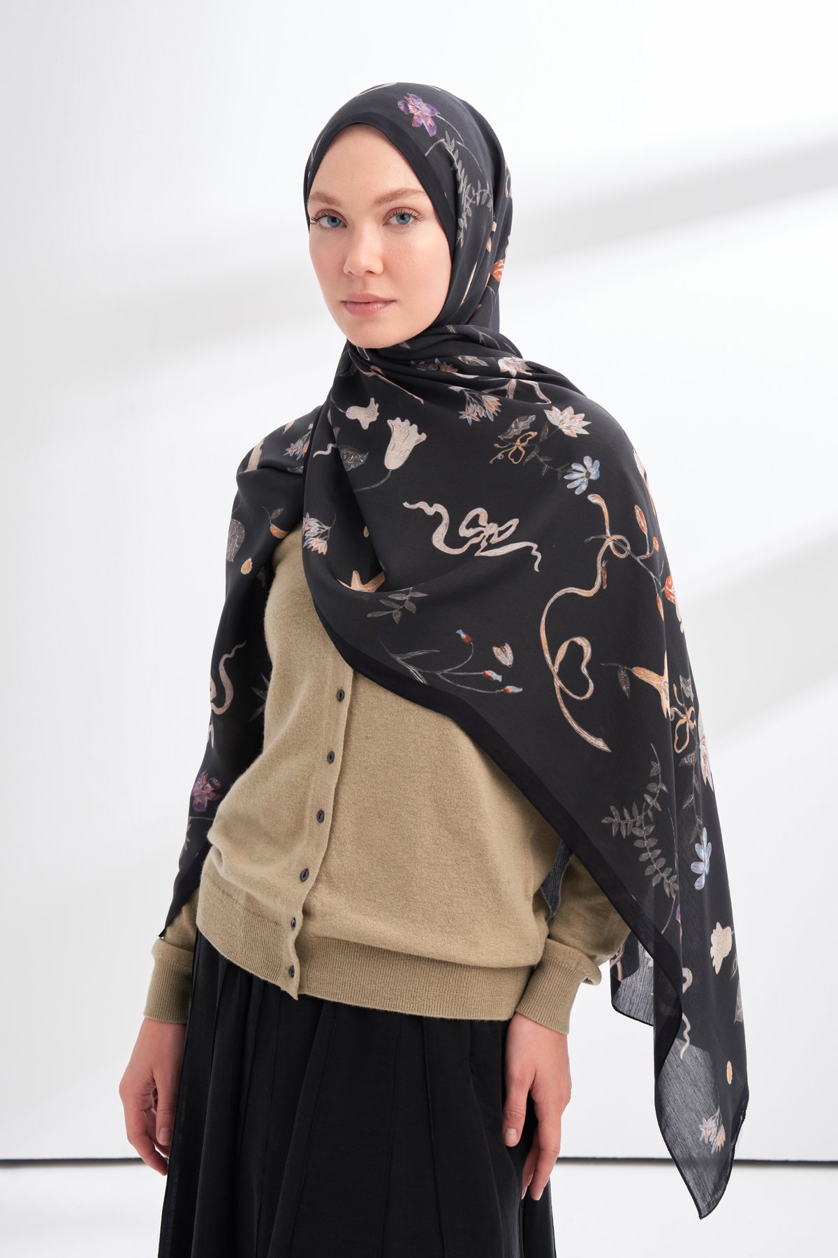 FLORAL ARCHIVE LAVINIA DESEN ŞAL - SİYAH
