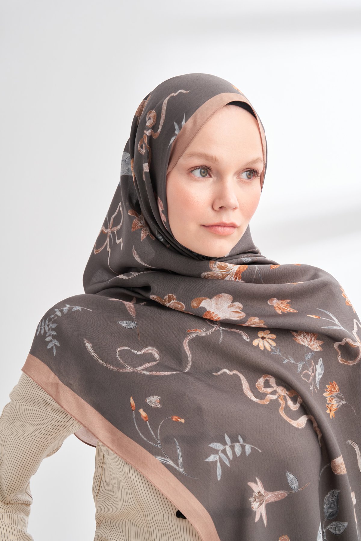 FLORAL ARCHIVE LAVINIA DESEN ŞAL - VİZON - GRİ