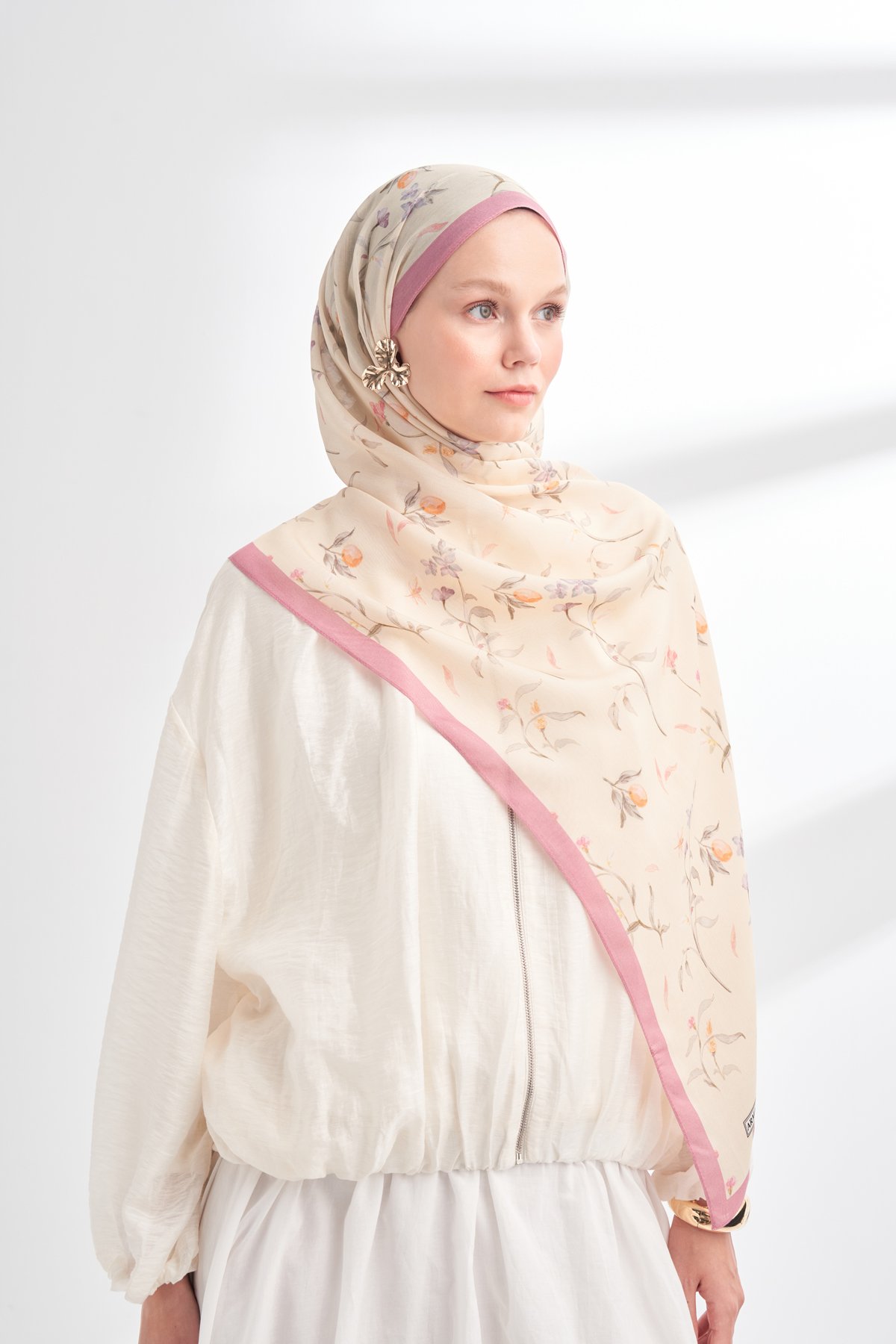 FLORAL ARCHIVE MIRELLE DESEN ŞAL - GÜL KURUSU