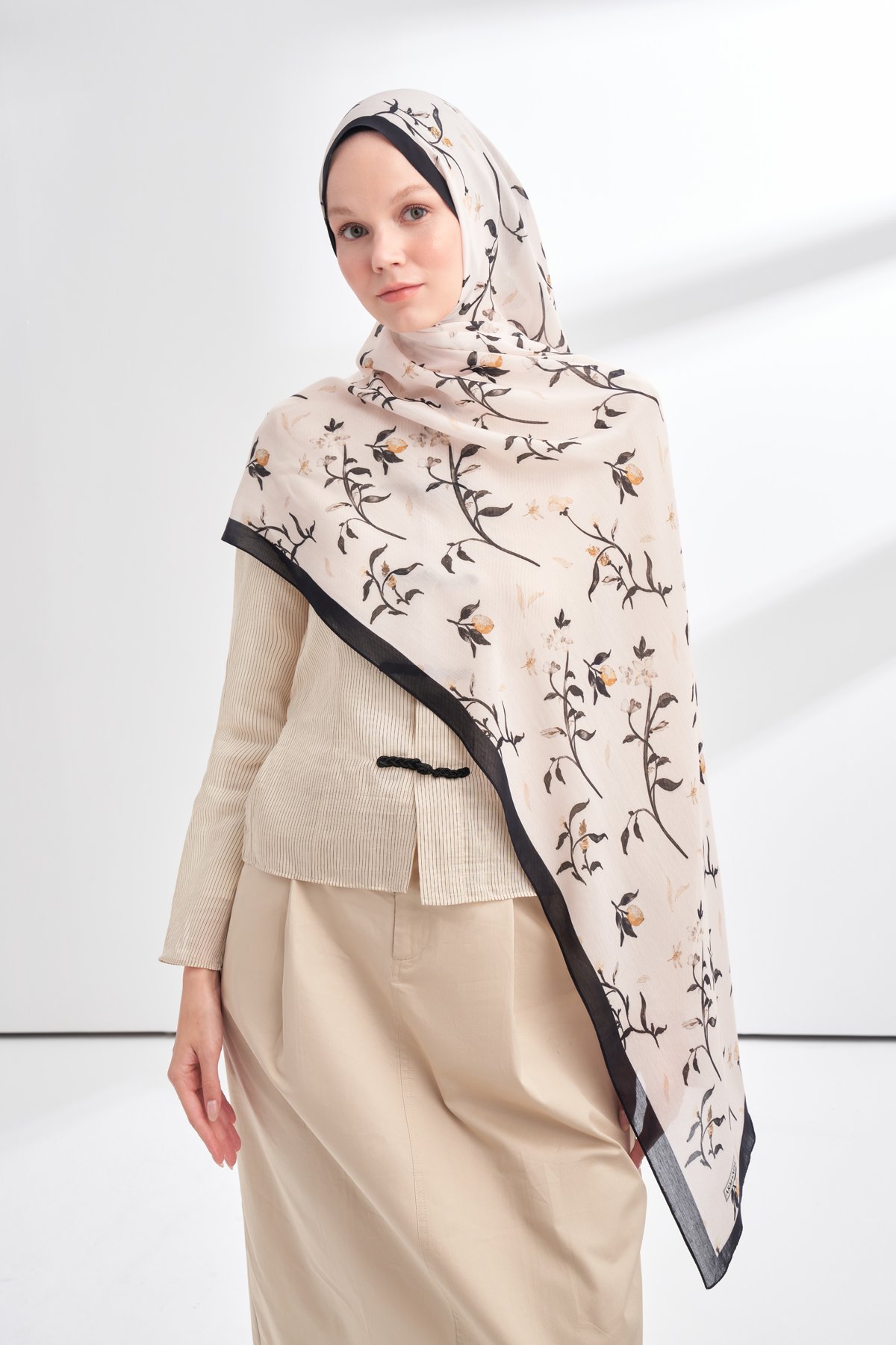 FLORAL ARCHIVE MIRELLE DESEN ŞAL - SİYAH  - KREM