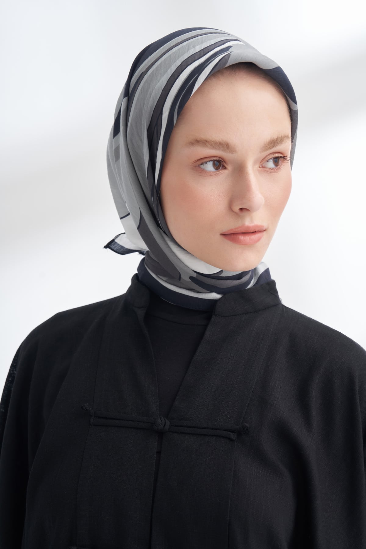 FLORAL MUSE DESEN THE TENCEL EDIT EŞARP  - DERİN LACİVERT - GRİ