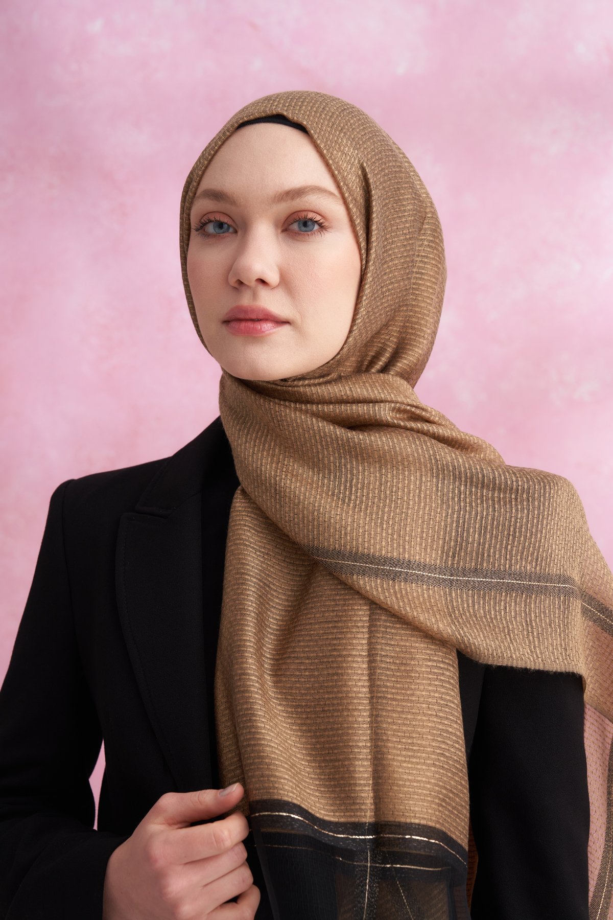 İPEKLİ PEONY ŞAL - BEJ-SİYAH