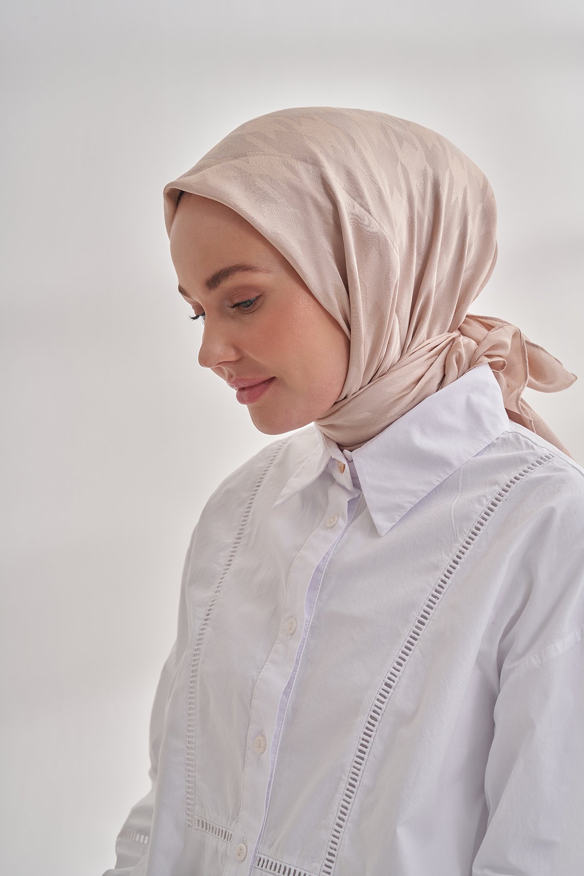 İTALYAN JAKAR KAZAYAĞI DESEN EŞARP - BEJ