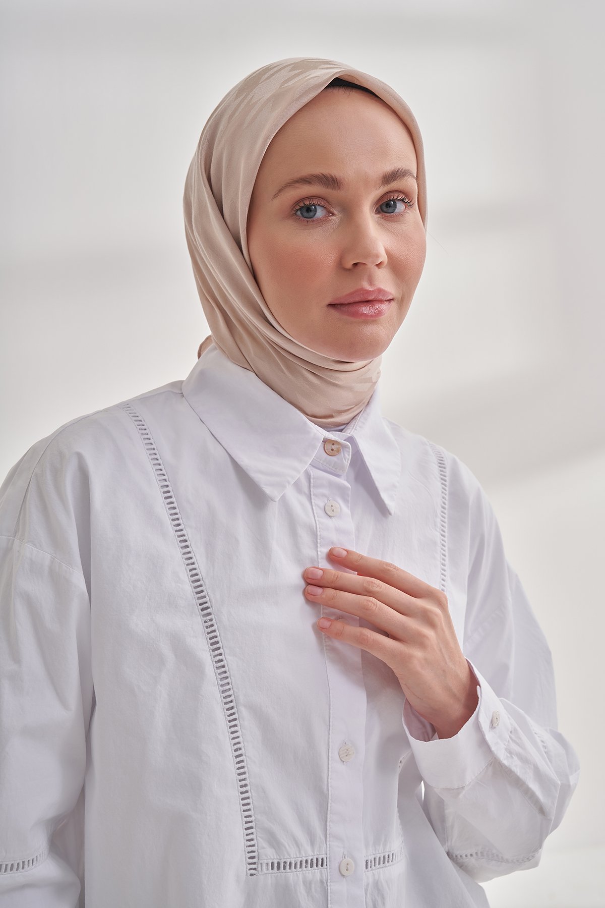 İTALYAN JAKAR KAZAYAĞI DESEN EŞARP - BEJ