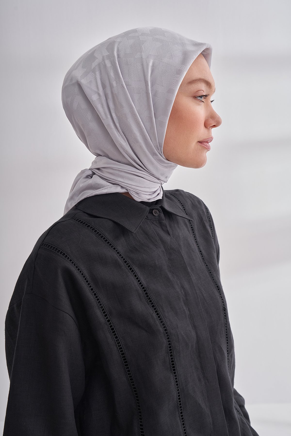 İTALYAN JAKAR KAZAYAĞI DESEN EŞARP - GÜMÜŞ