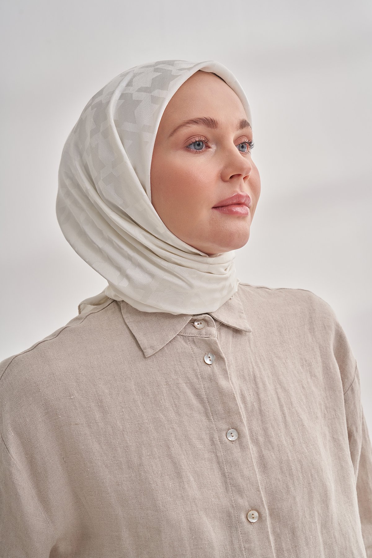 İTALYAN JAKAR KAZAYAĞI DESEN EŞARP - KREM