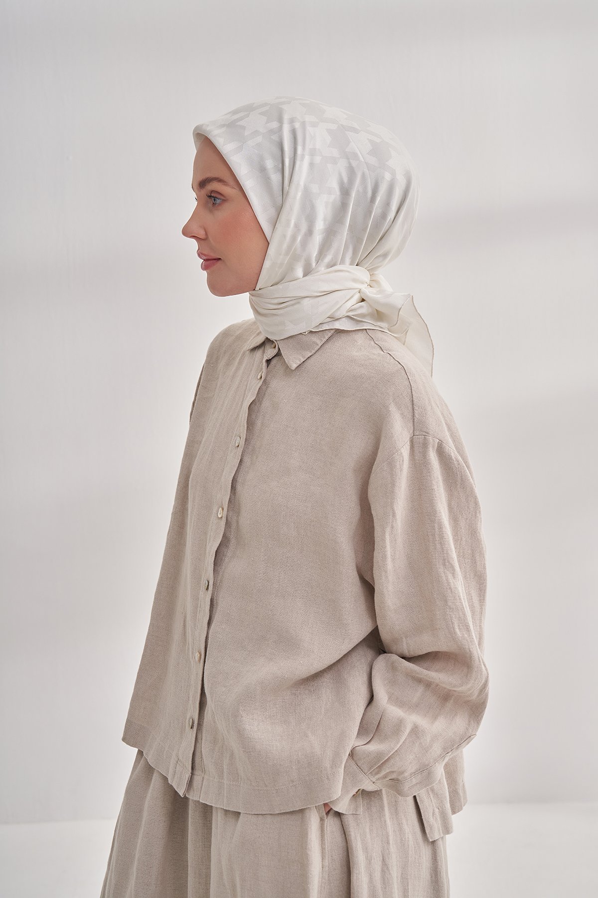 İTALYAN JAKAR KAZAYAĞI DESEN EŞARP - KREM