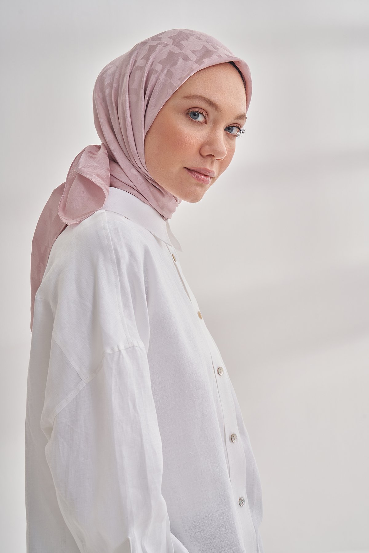 İTALYAN JAKAR KAZAYAĞI DESEN EŞARP - PUDRA