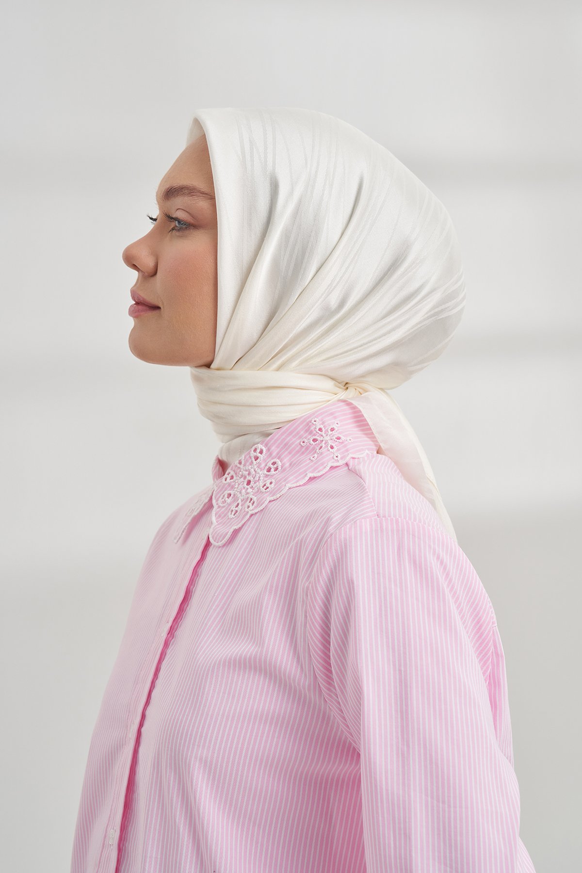 İTALYAN JAKAR ŞERİT DESEN EŞARP - KREM