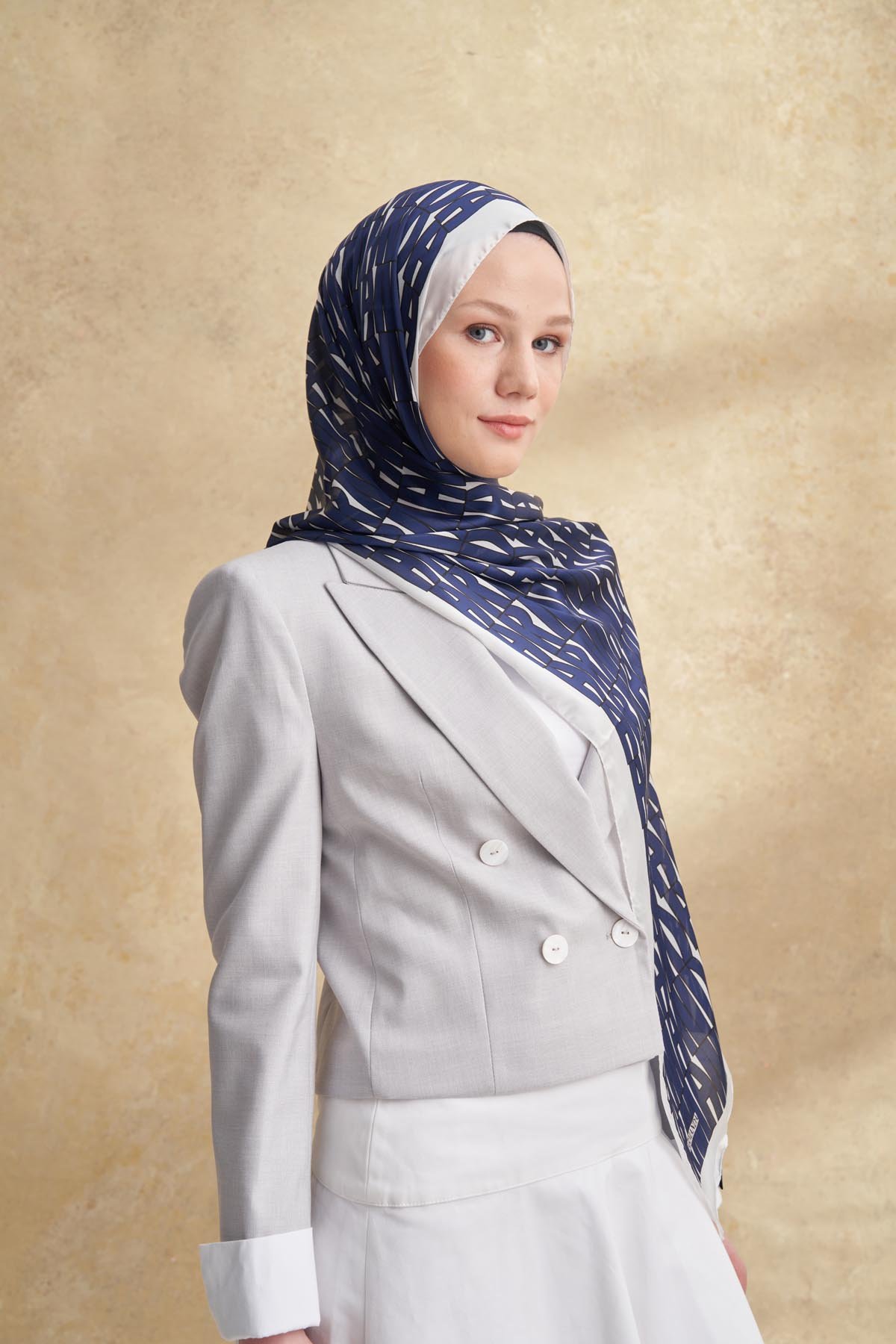 İTHAL VUAL ARMANDA DESEN ŞAL - LACİVERT - BEYAZ