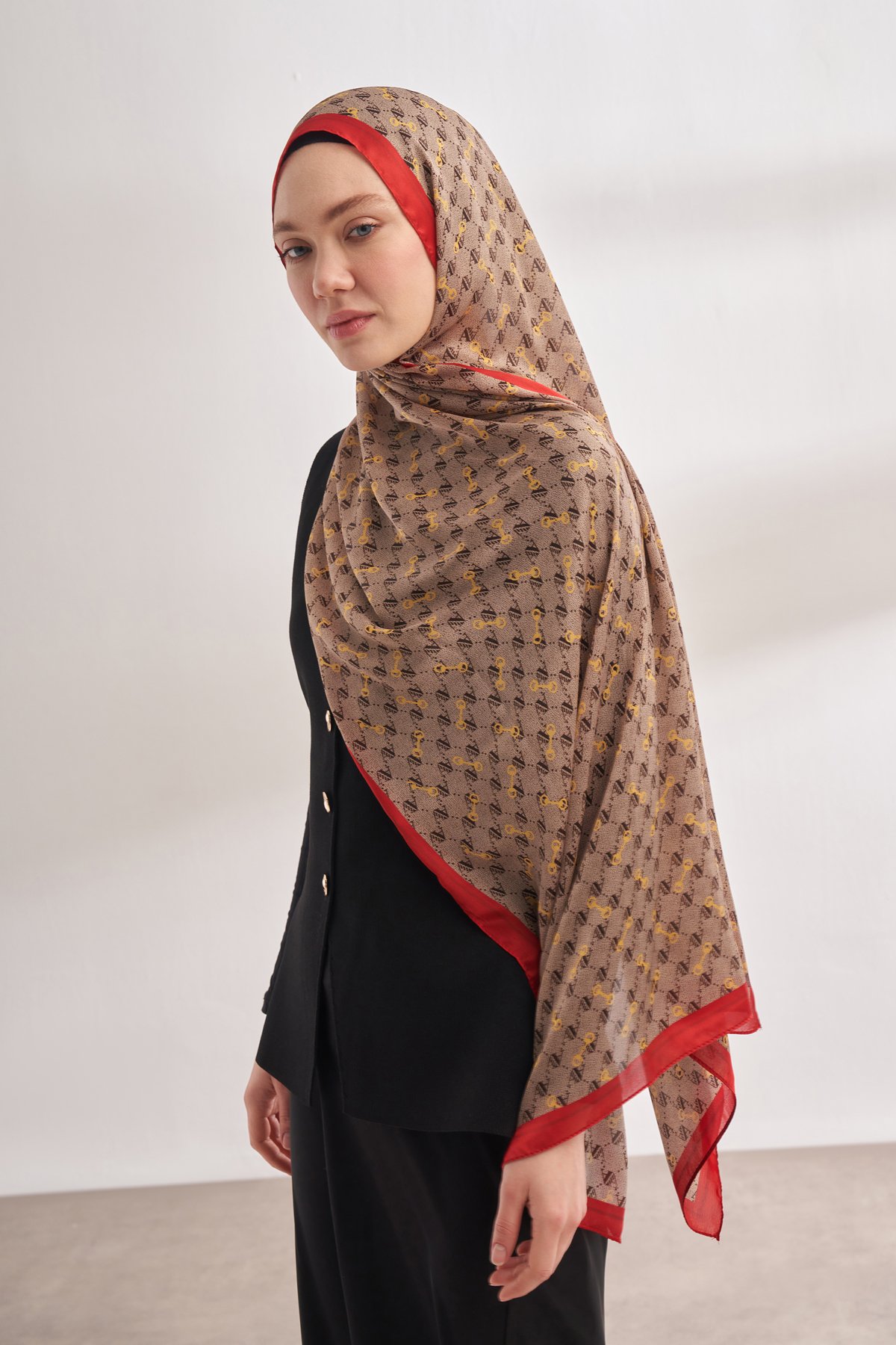 İTHAL VUAL MONOGRAM DESEN ŞAL - BEJ - KIRMIZI