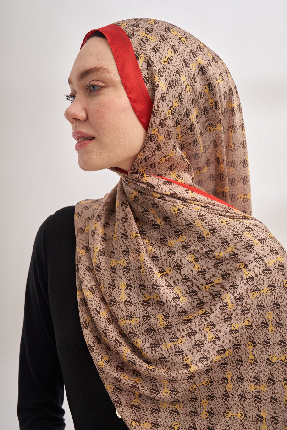 İTHAL VUAL MONOGRAM DESEN ŞAL - BEJ - KIRMIZI