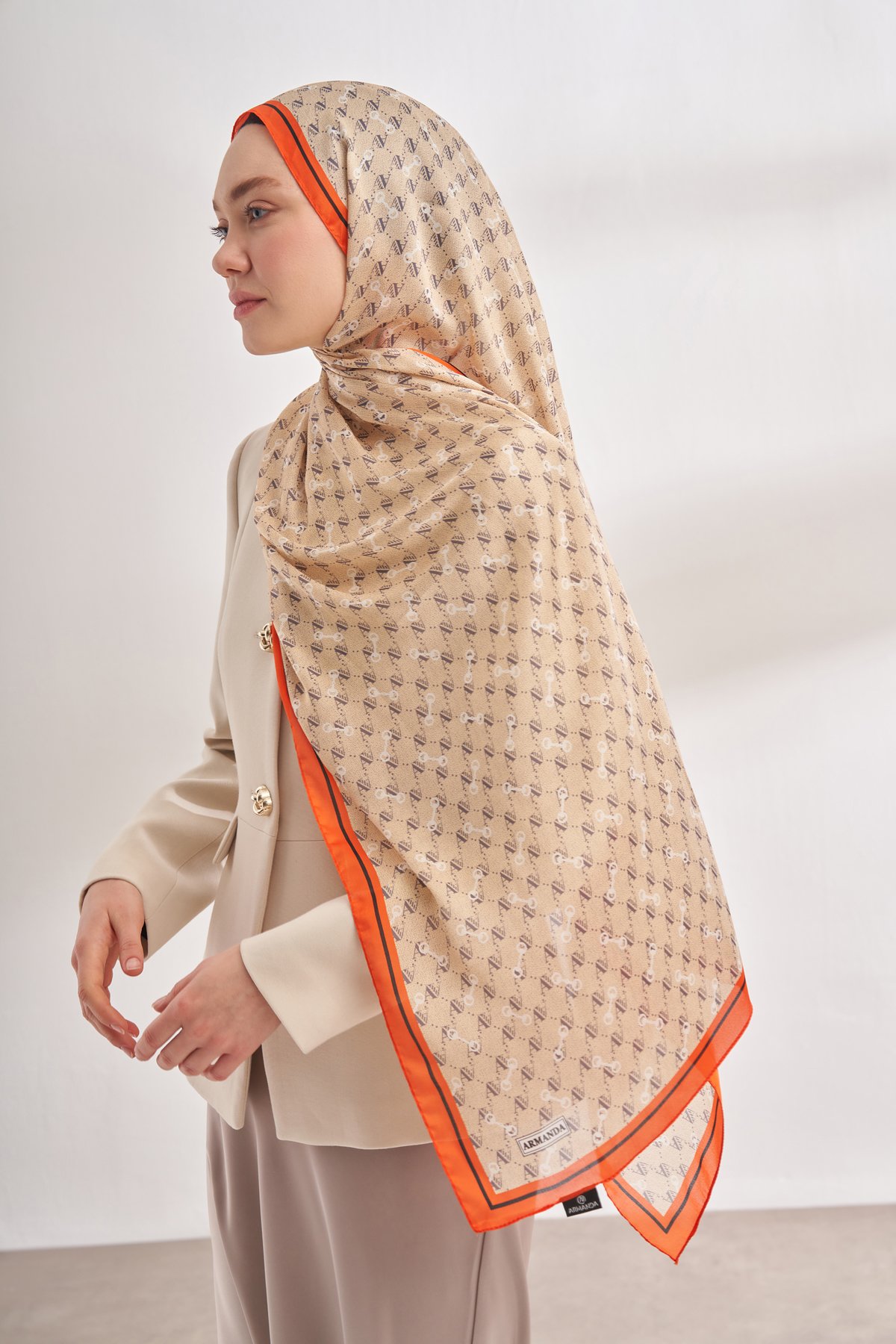 İTHAL VUAL MONOGRAM DESEN ŞAL - BEJ - TURUNCU