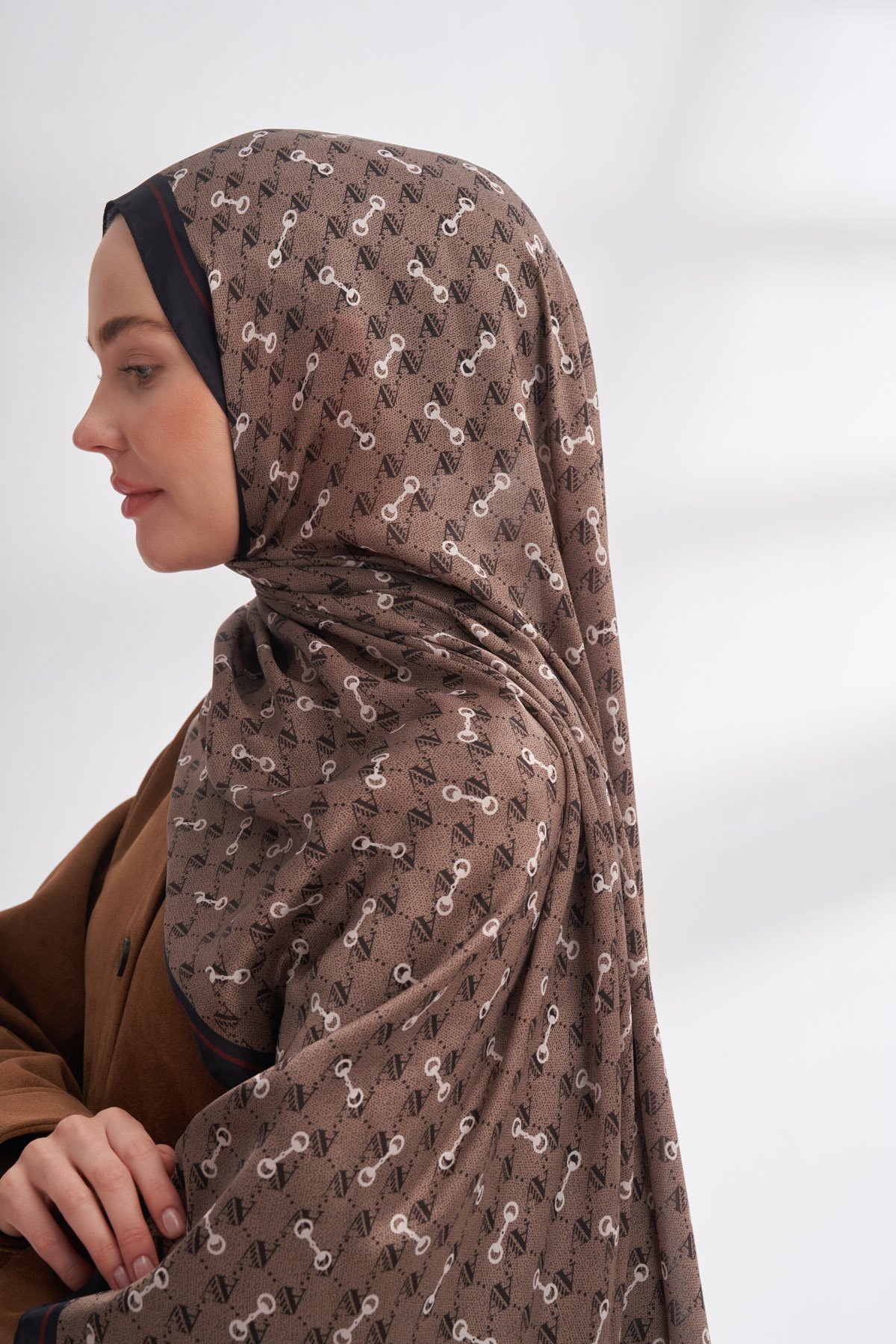 İTHAL VUAL MONOGRAM DESEN ŞAL - KOYU VİZON