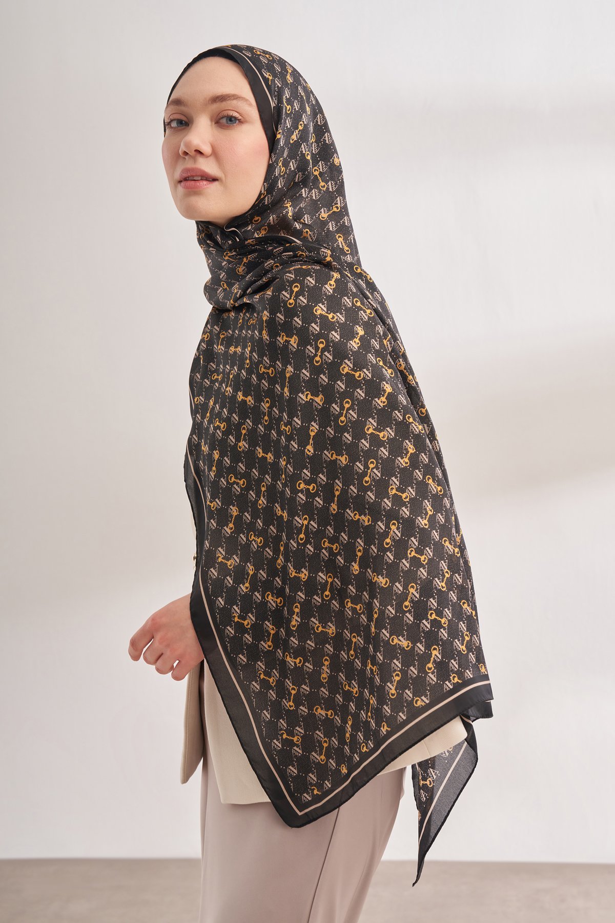 İTHAL VUAL MONOGRAM DESEN ŞAL - SİYAH