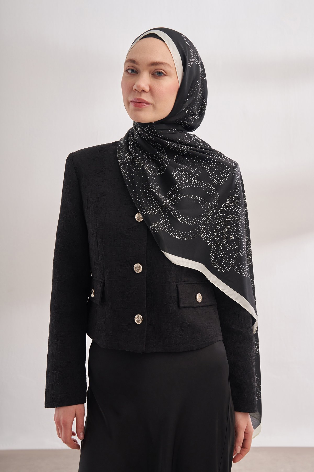 İTHAL VUAL ROSES DESEN ŞAL - SİYAH