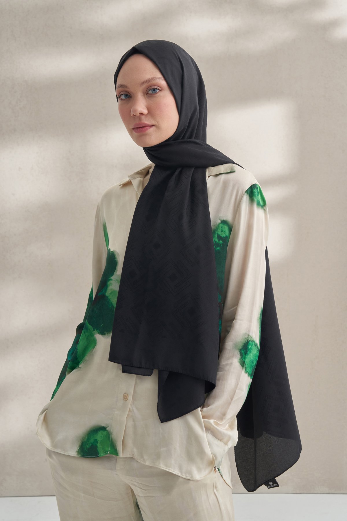 KREP JAKAR KRİSTAL DESEN ŞAL - SİYAH