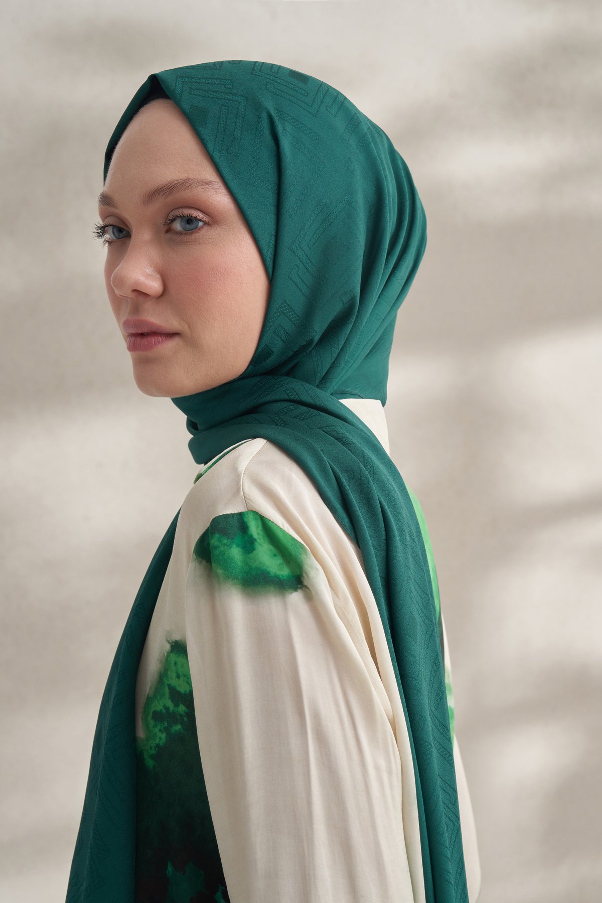 KREP JAKAR KRİSTAL DESEN ŞAL - ZÜMRÜT