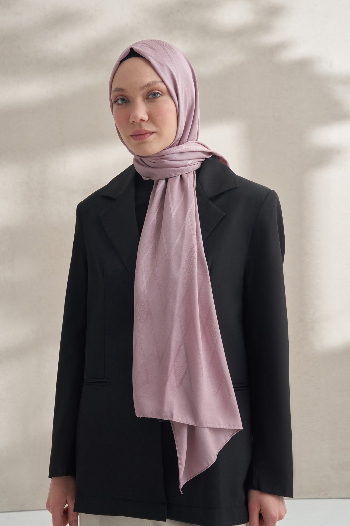 KREP JAKAR PRİZMA DESEN ŞAL -  SİSLİ PUDRA