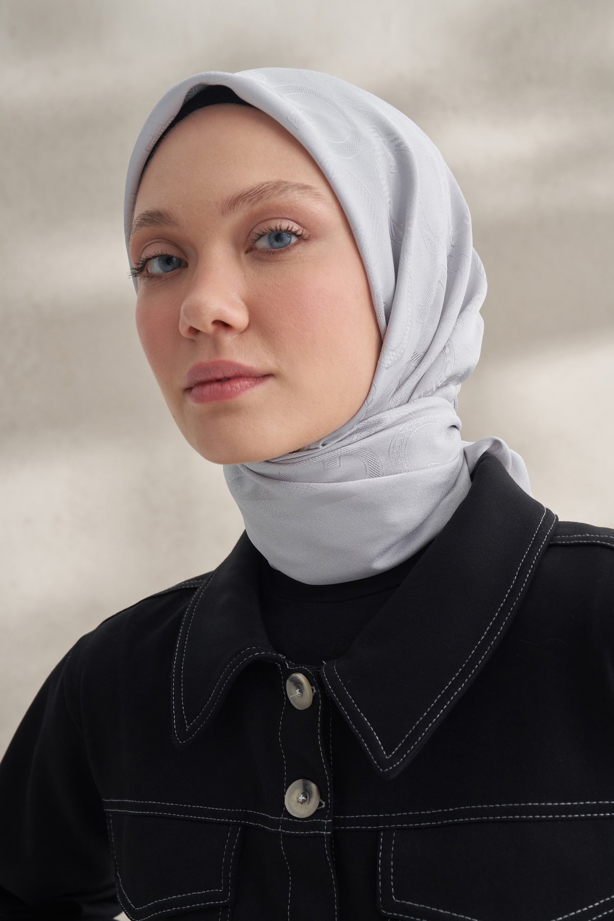 KREP JAKAR Q DESEN EŞARP - GÜMÜŞ