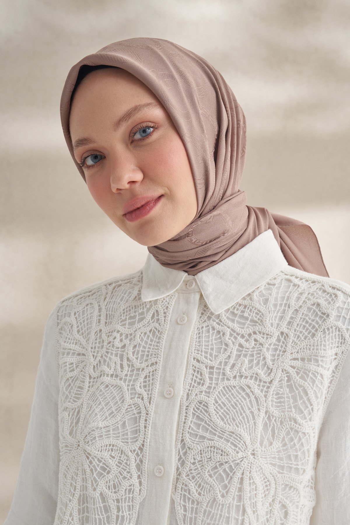 KREP JAKAR Q DESEN EŞARP -  VİZON