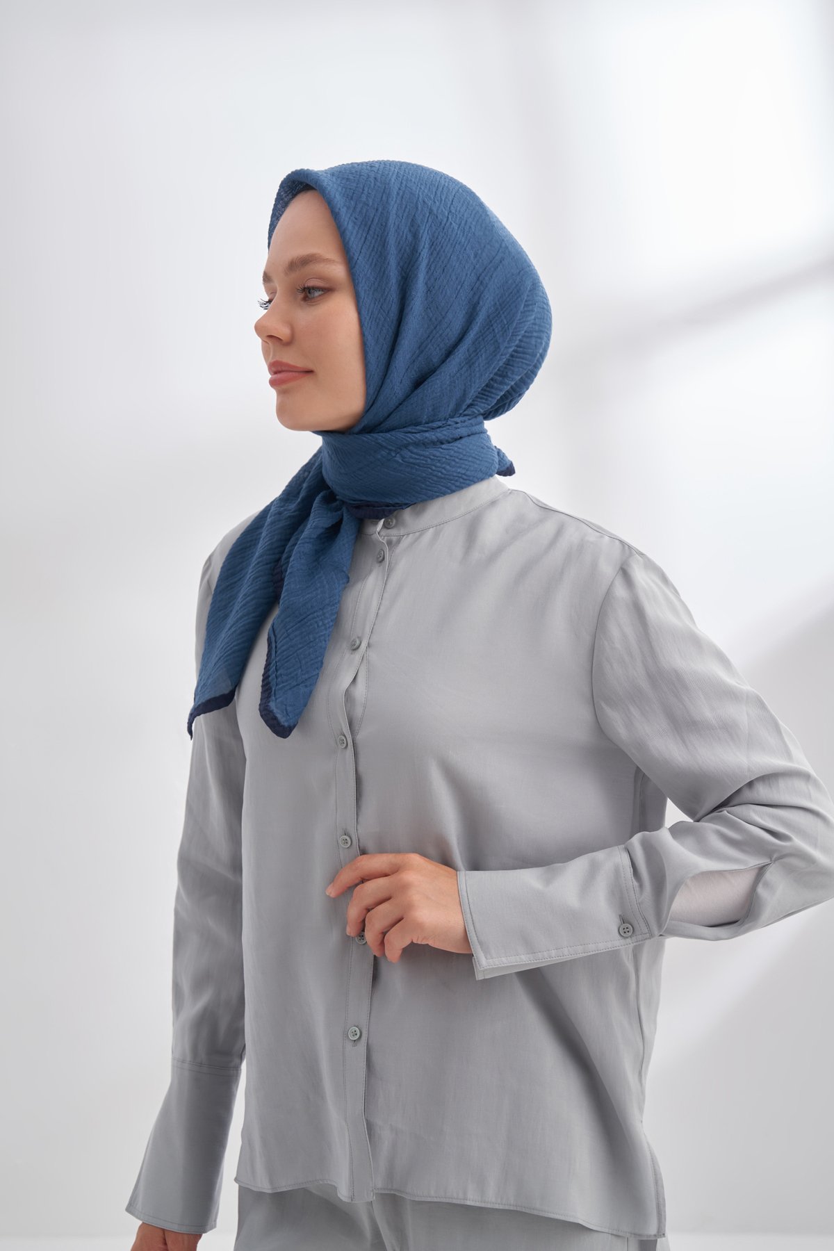 MÜSLİN BİYELİ EŞARP - İNDİGO