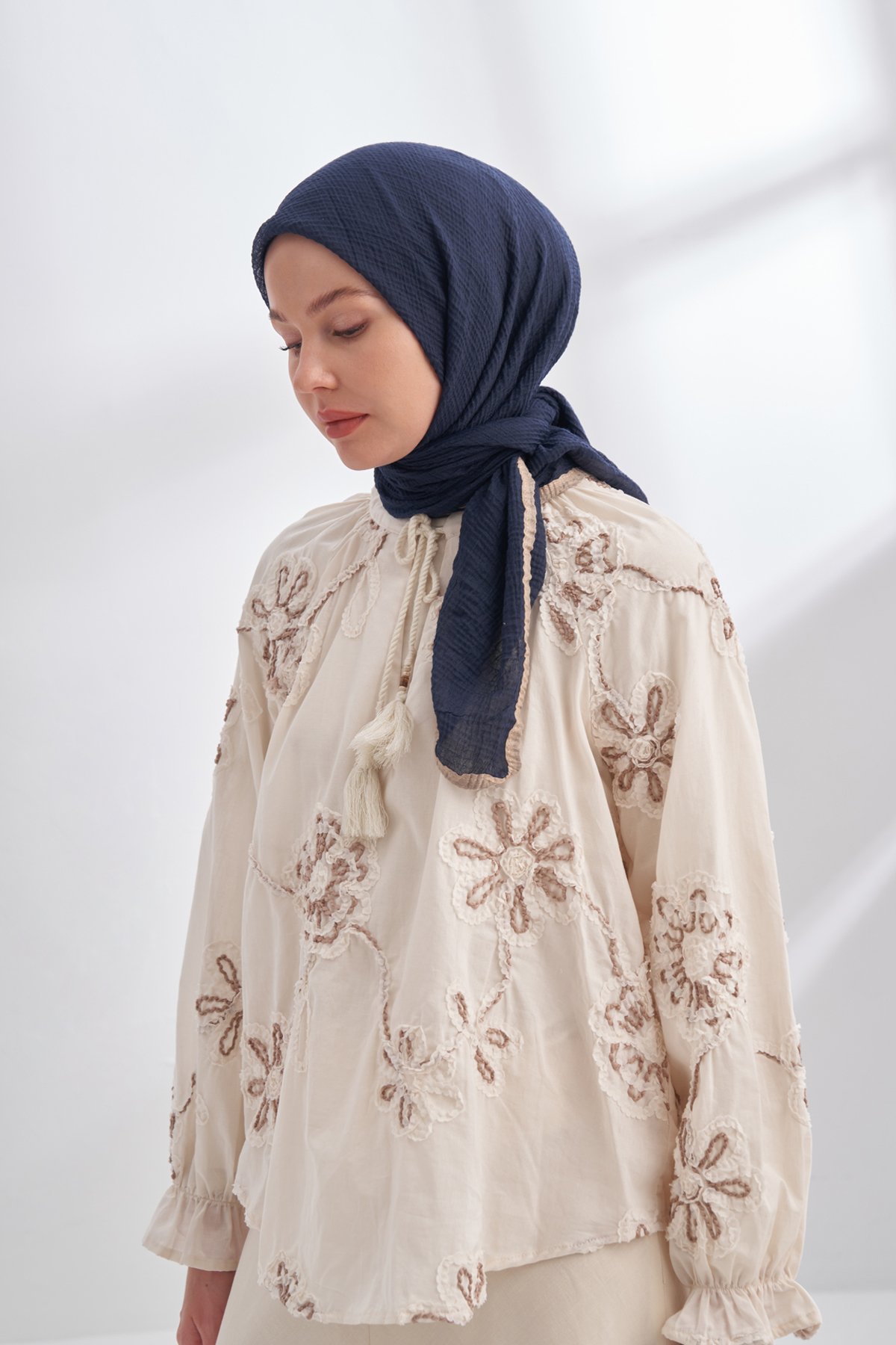 MÜSLİN BİYELİ EŞARP - LACİVERT