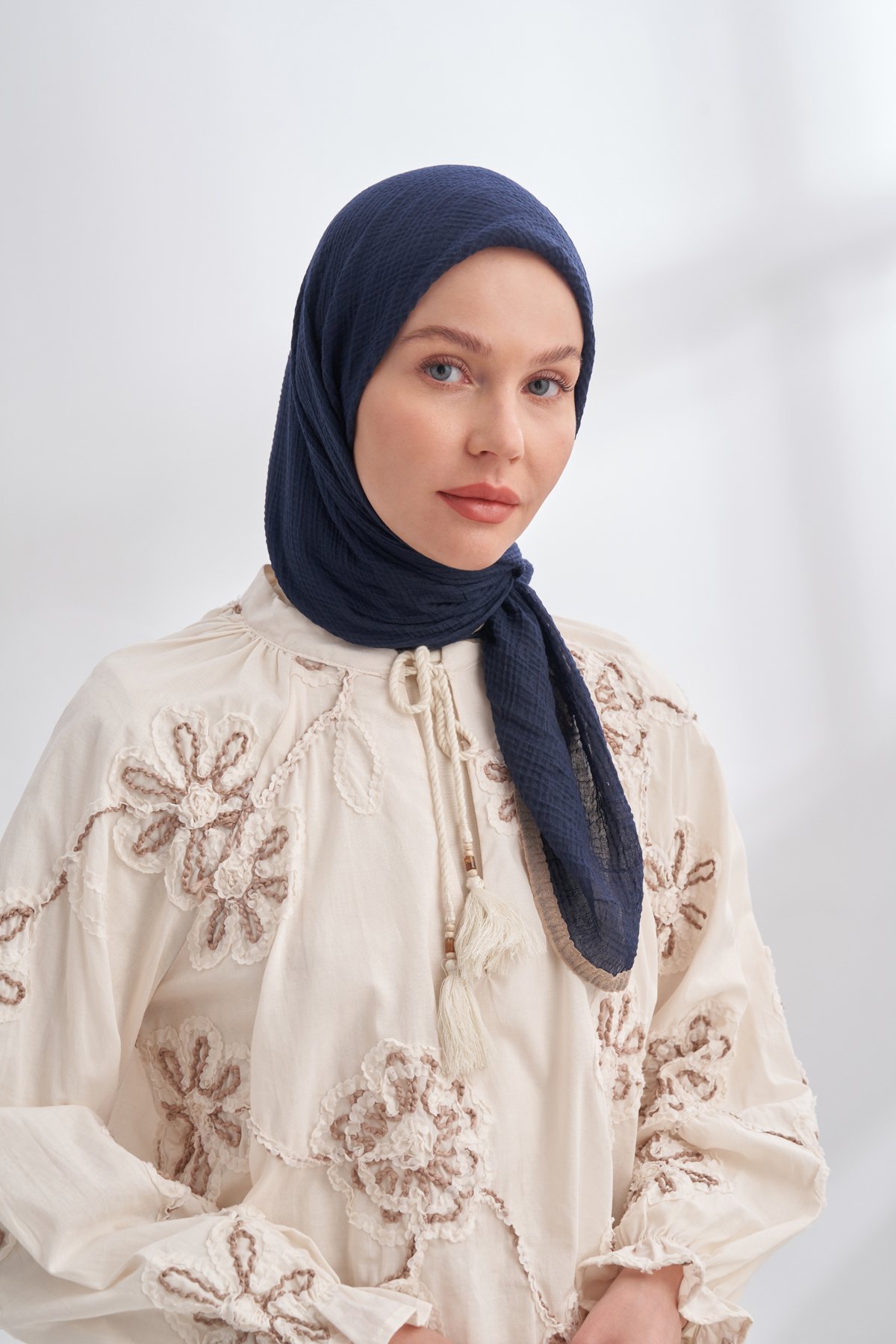 MÜSLİN BİYELİ EŞARP - LACİVERT