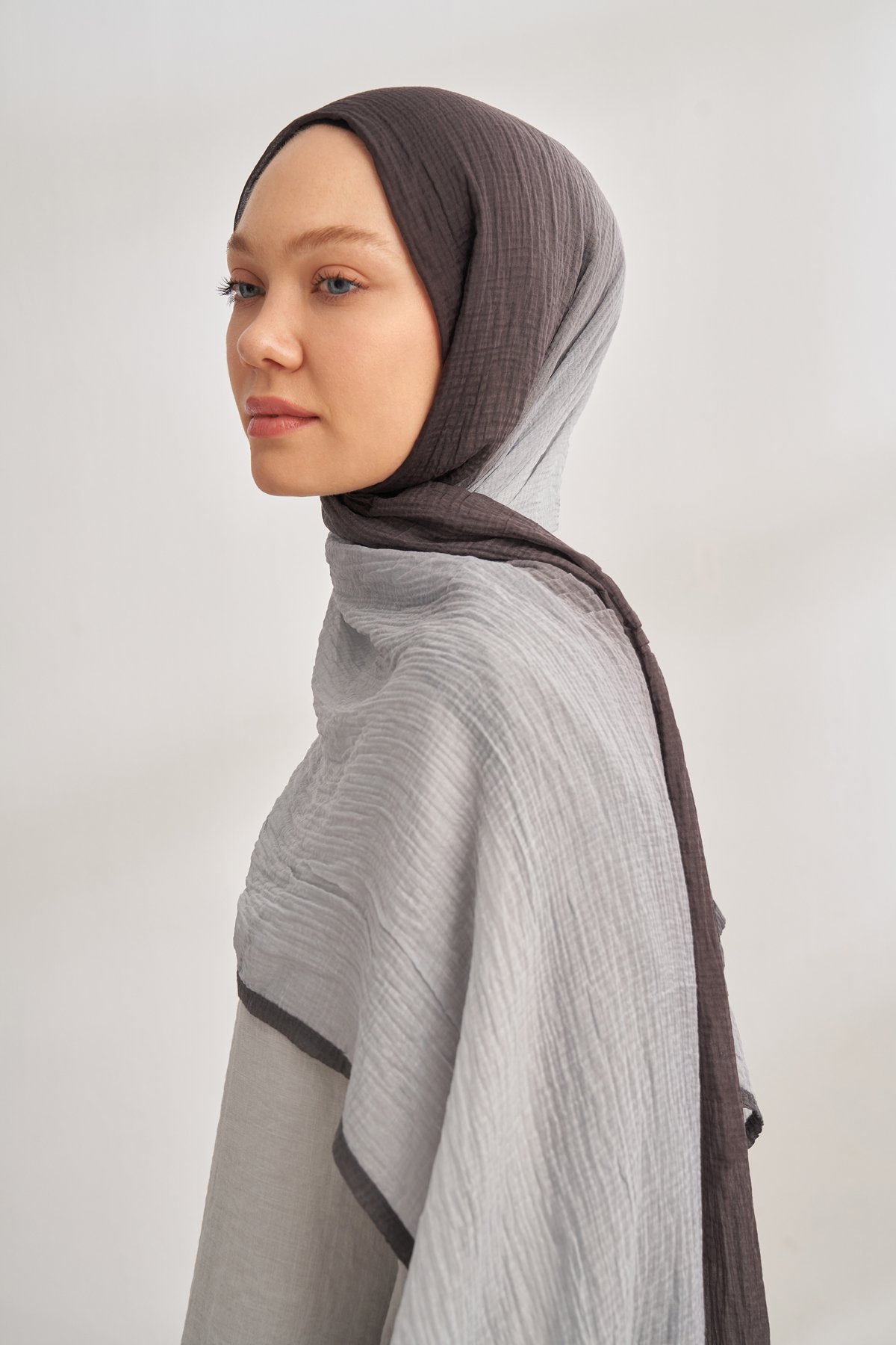 MÜSLİN DEGRADE BİYELİ ŞAL - FÜME - GRİ