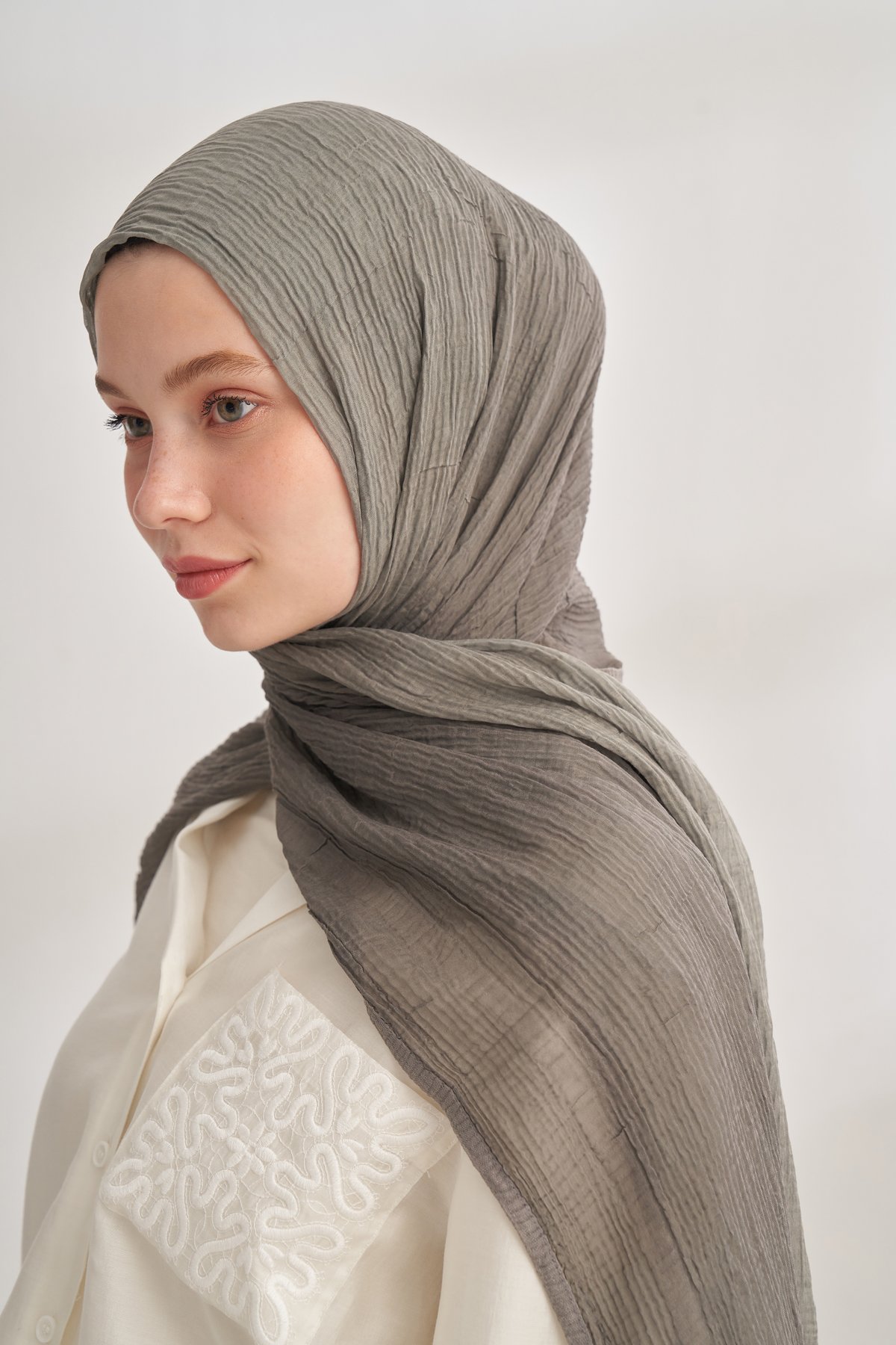 MÜSLİN DEGRADE BİYELİ ŞAL - HAKİ - ÇAĞLA YEŞİLİ