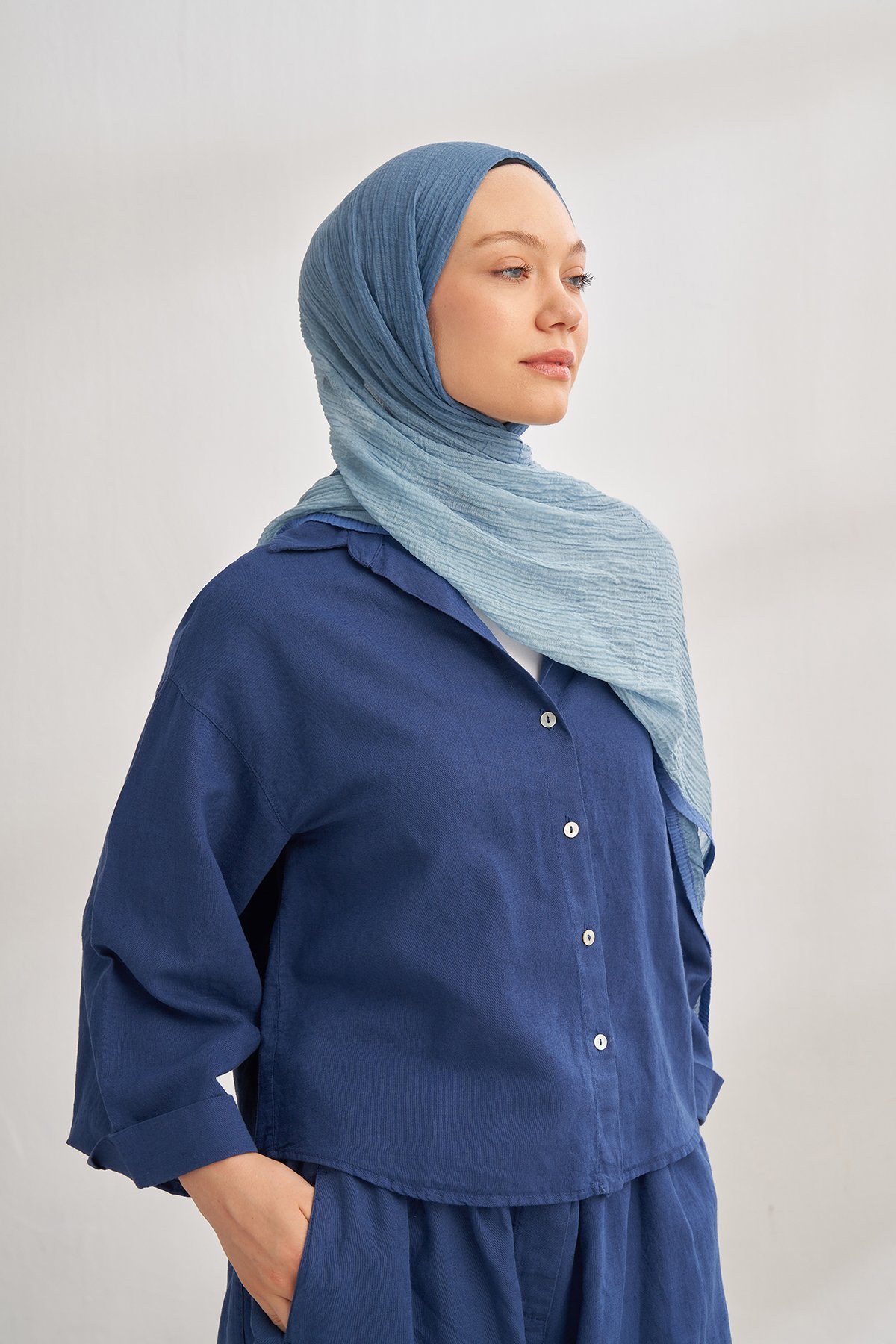 MÜSLİN DEGRADE BİYELİ ŞAL - KOT MAVİ - MAVİ