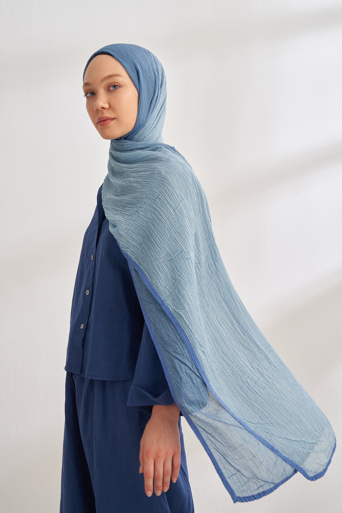 MÜSLİN DEGRADE BİYELİ ŞAL - KOT MAVİ - MAVİ